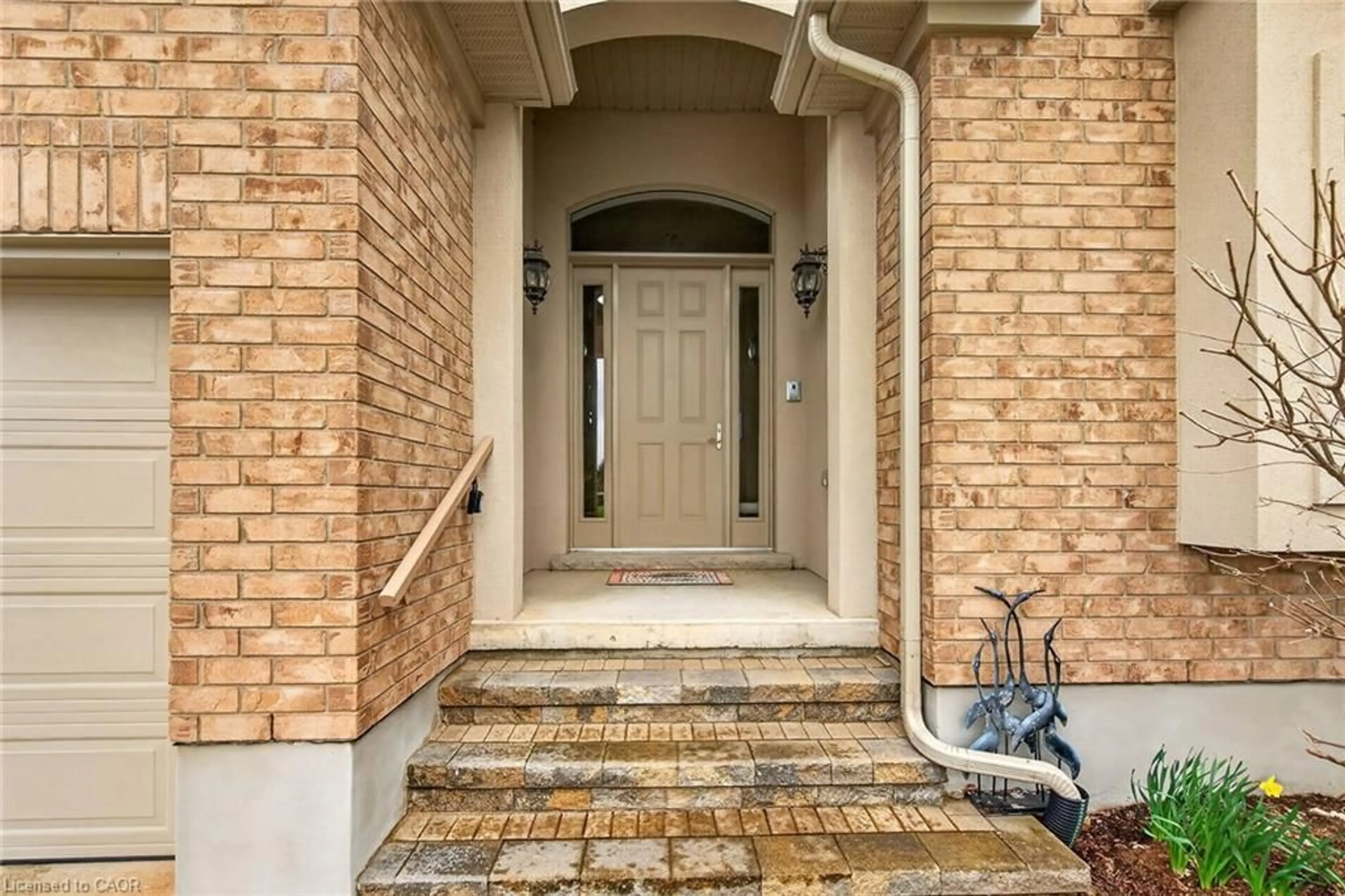 Indoor entryway for 225 Kettle Lake Dr, New Hamburg Ontario N3A 0C3