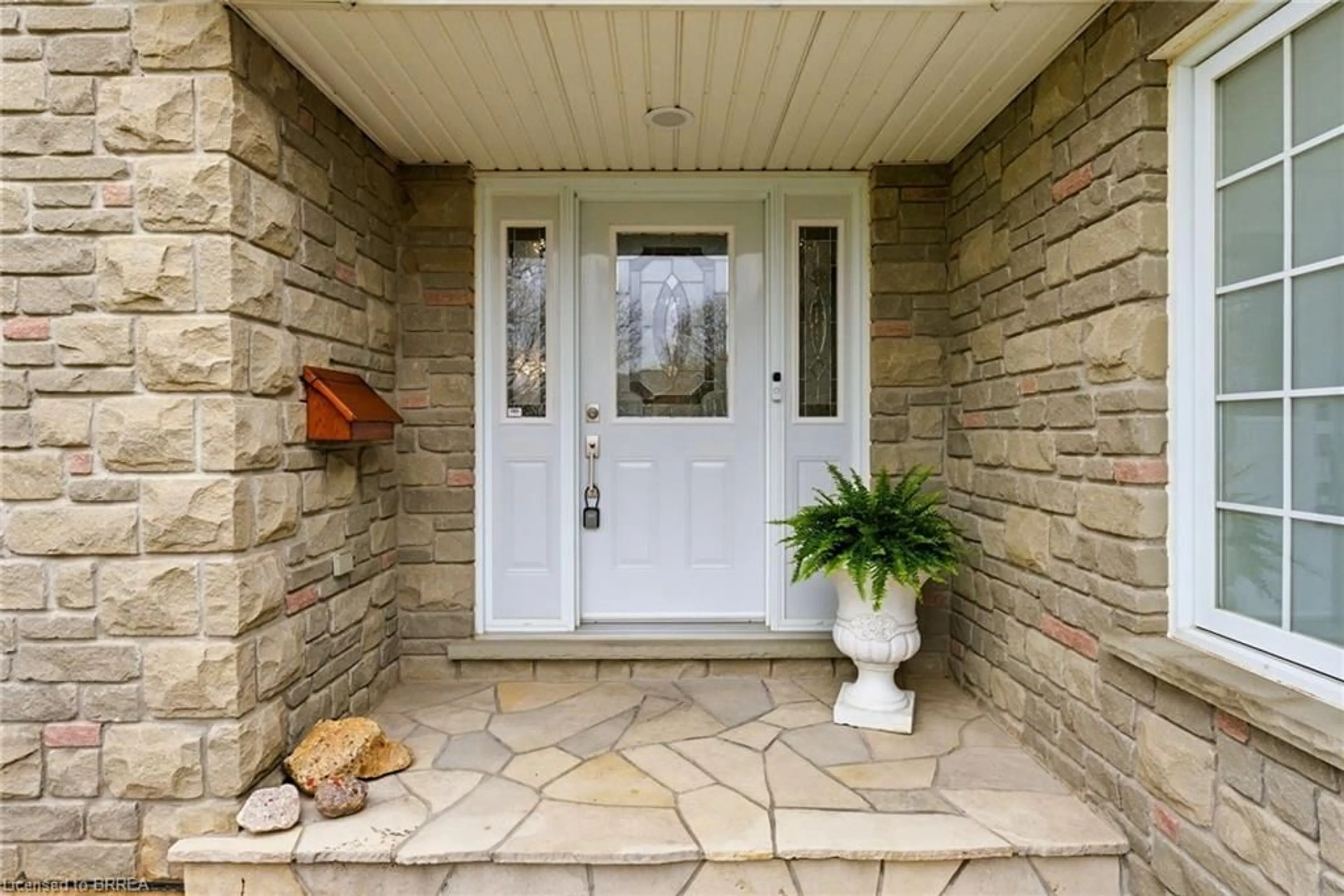 Indoor entryway for 33 Margaret Dr, St. George Ontario N0E 1N0