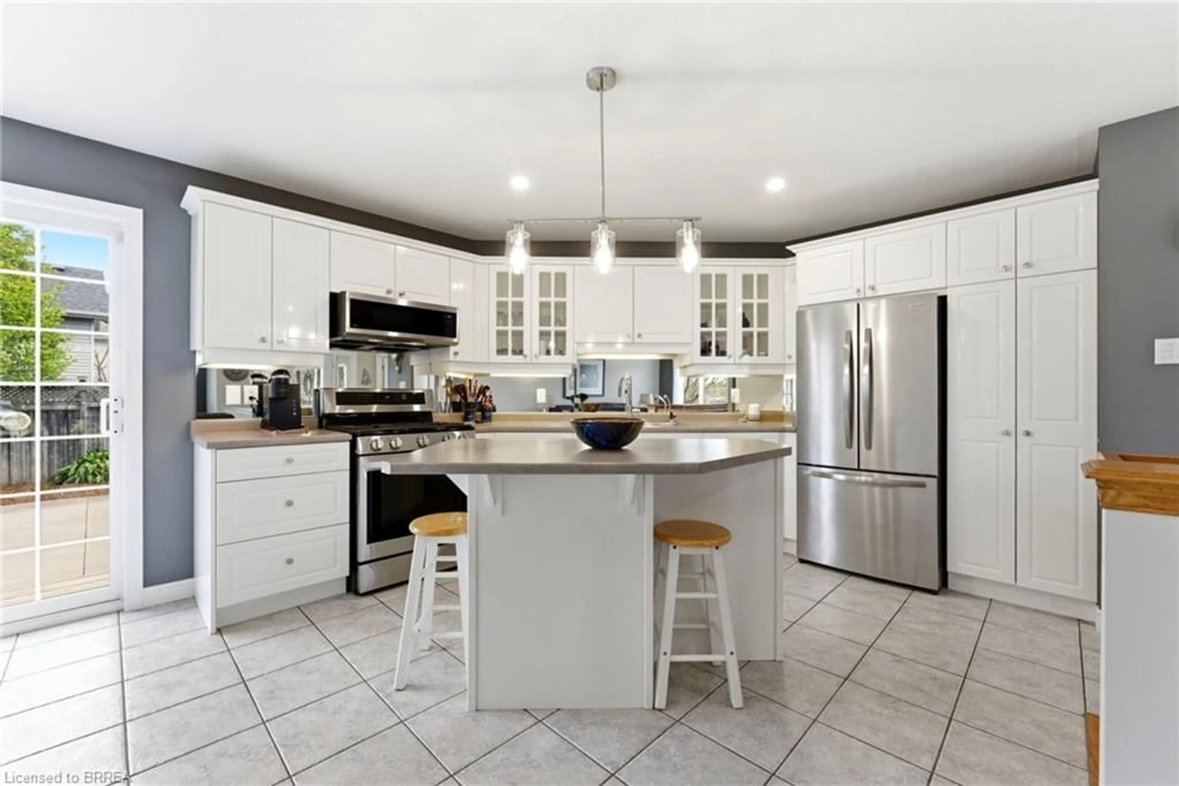 Open concept kitchen, ceramic/tile floor for 33 Margaret Dr, St. George Ontario N0E 1N0