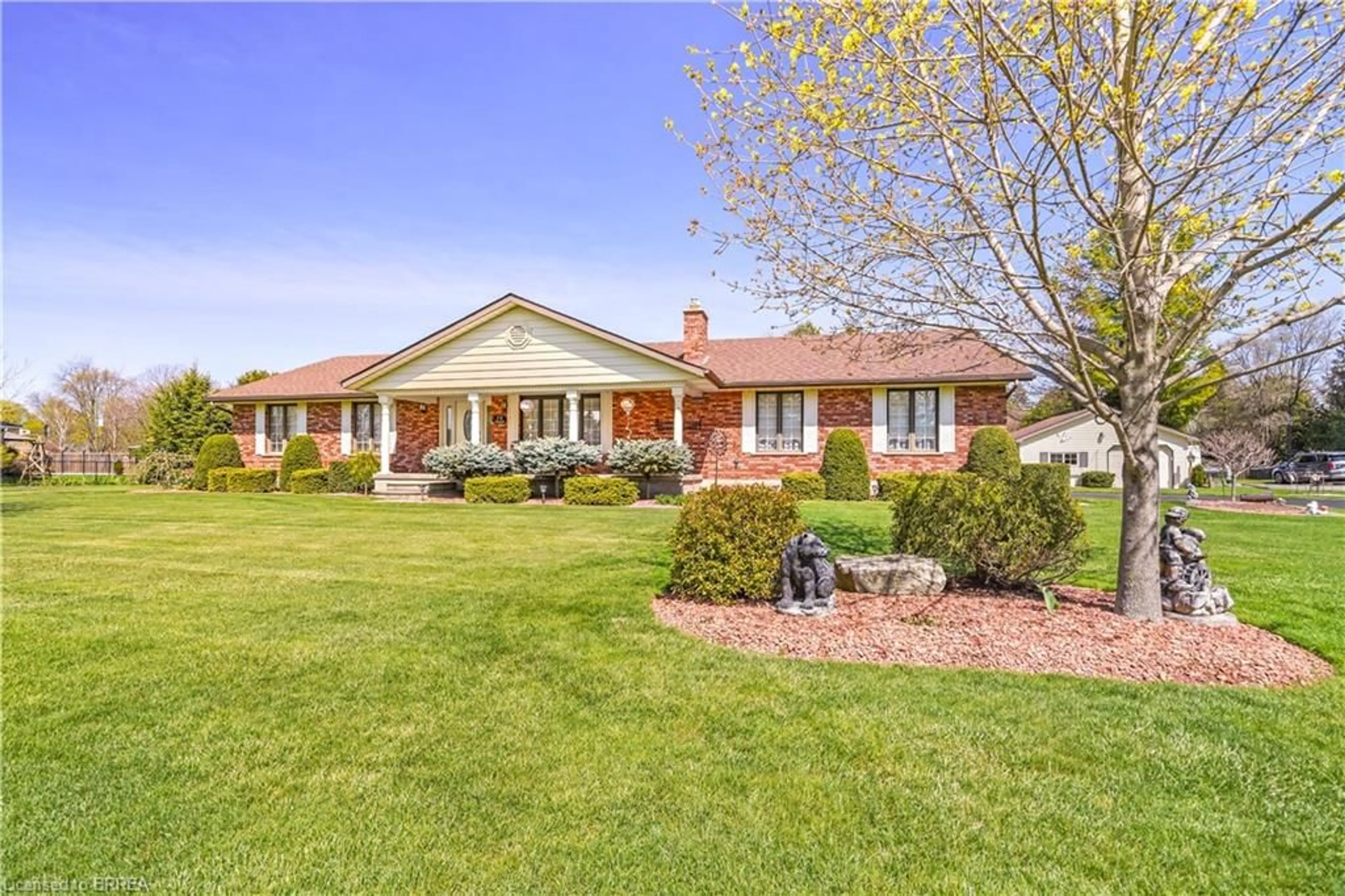 A pic from outside/outdoor area/front of a property/back of a property/a pic from drone, street for 14 Kimberly Rd, Burford Ontario N0E 1A0