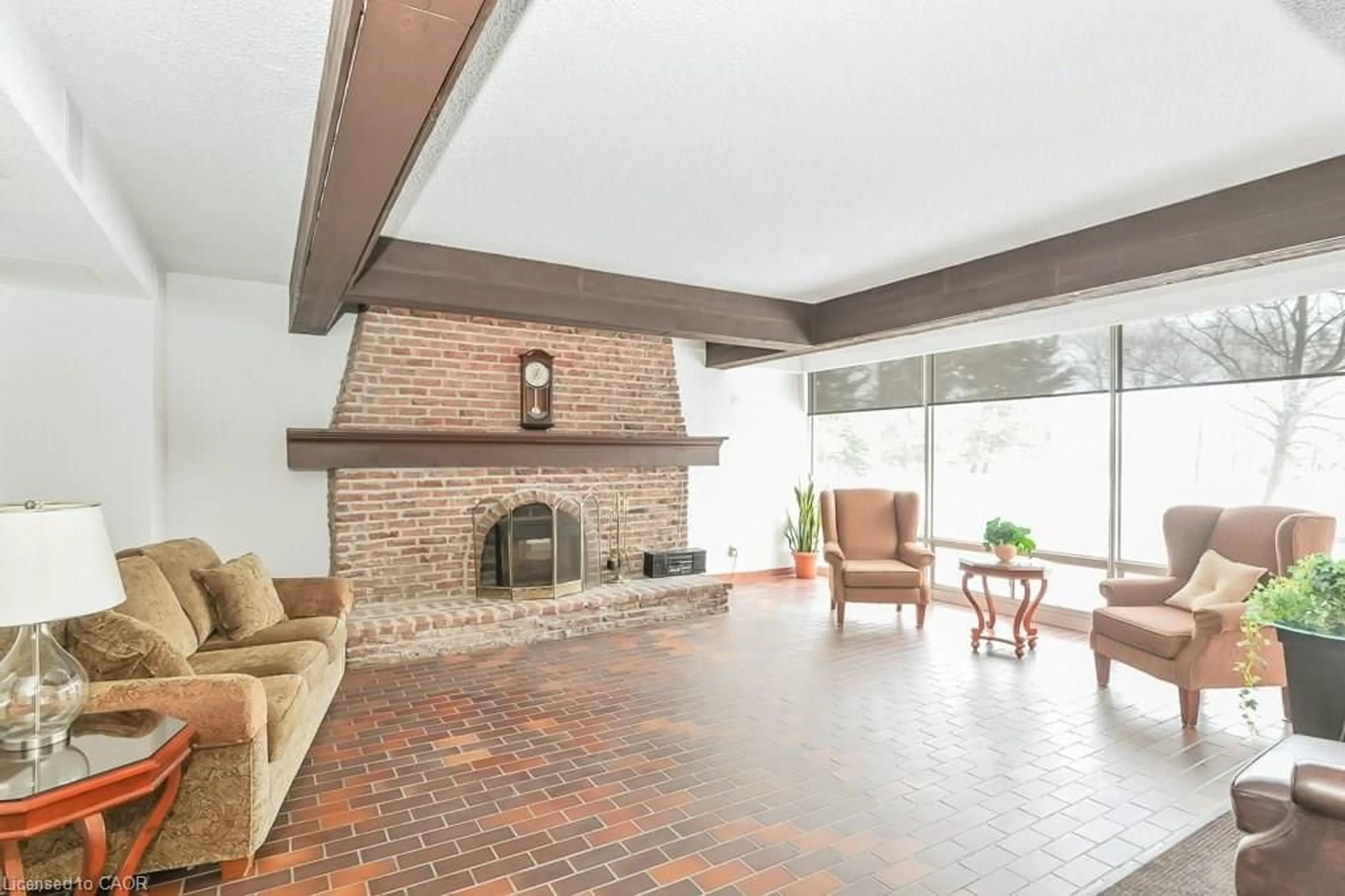 Indoor foyer for 225 Harvard Pl #1105, Waterloo Ontario N2J 4H4
