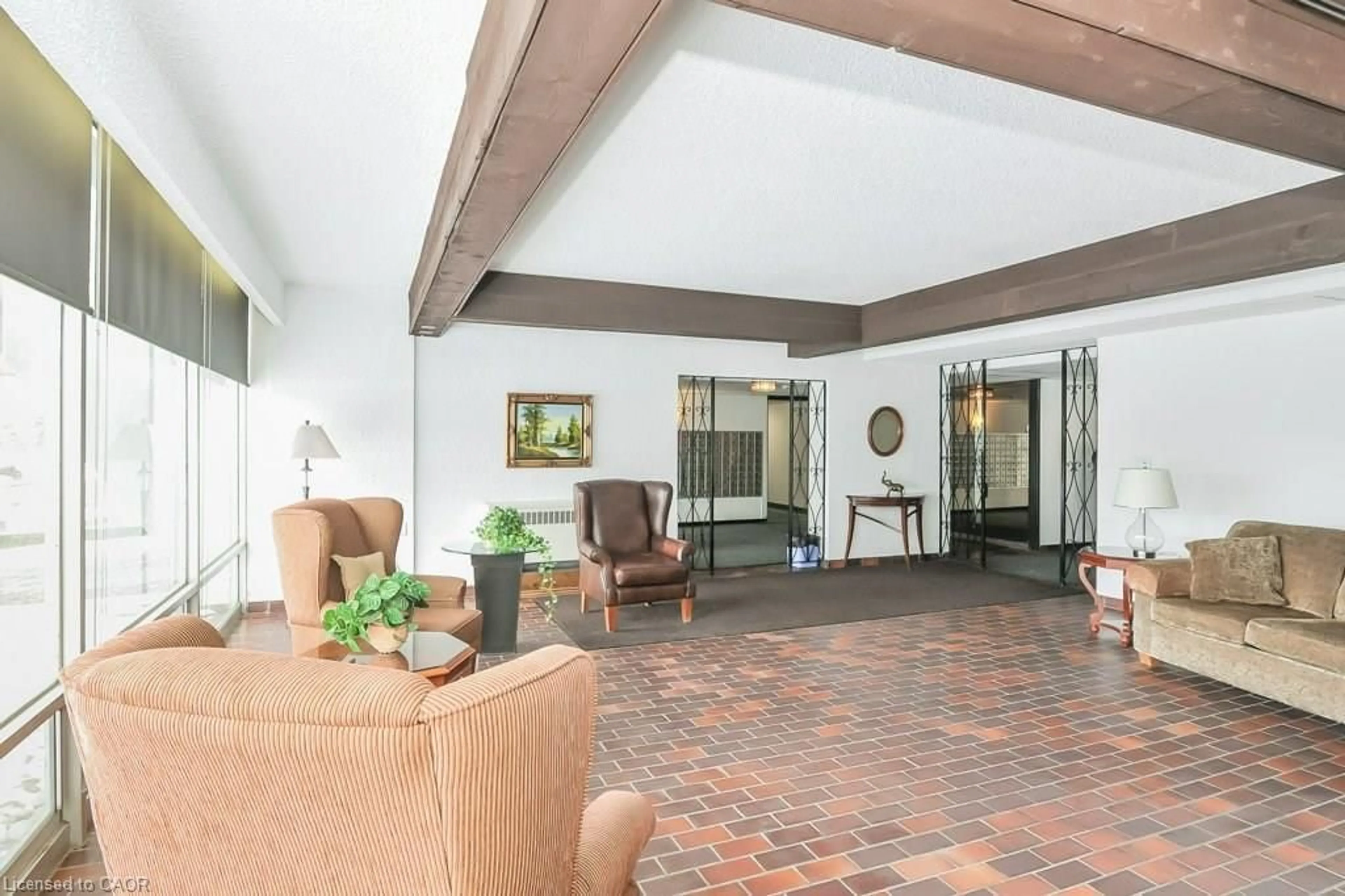 Indoor foyer for 225 Harvard Pl #1105, Waterloo Ontario N2J 4H4