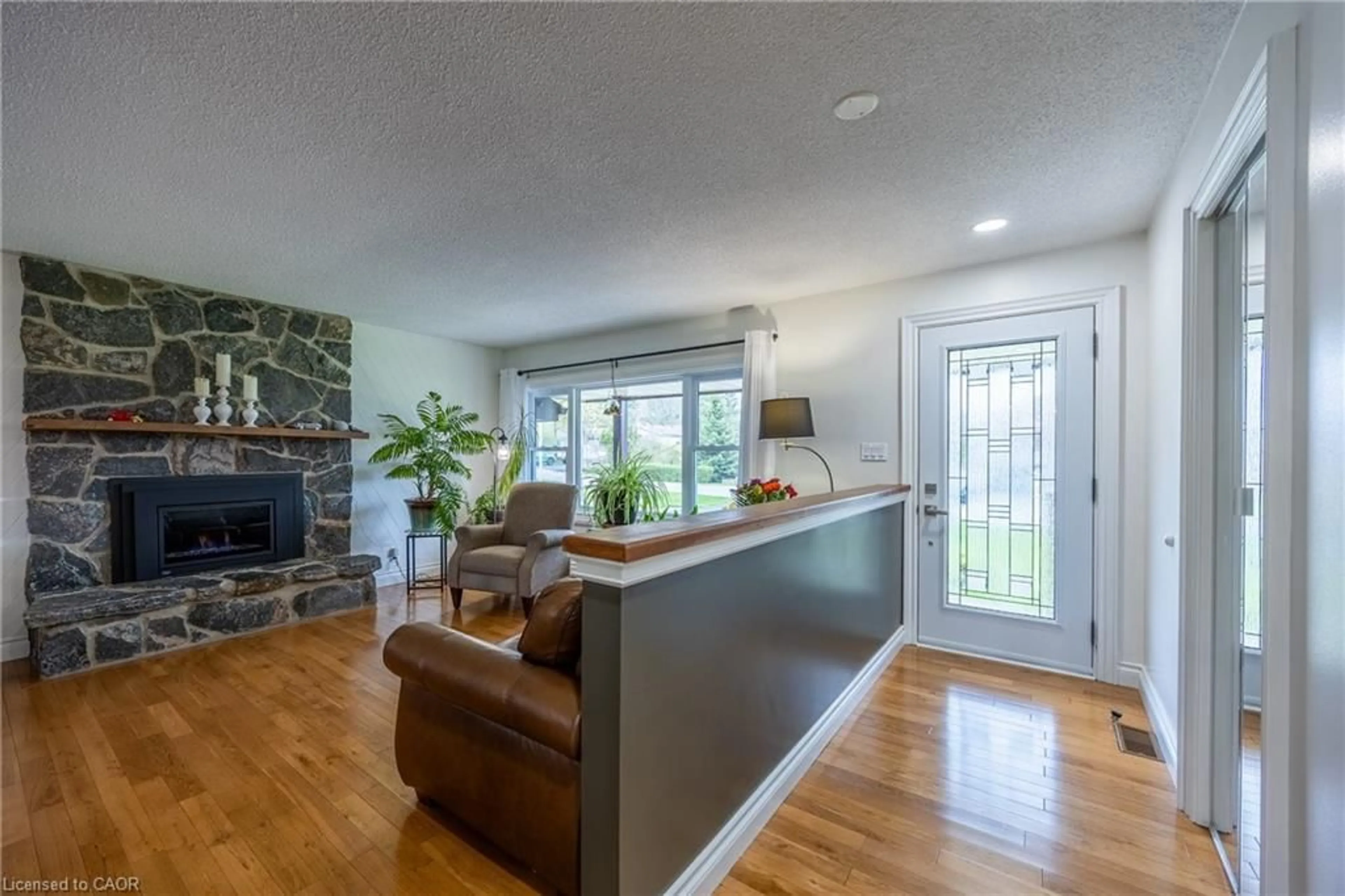 Open concept kitchen, wood/laminate floor for 15 Ryerse Cres, Port Dover Ontario N0A 1N6