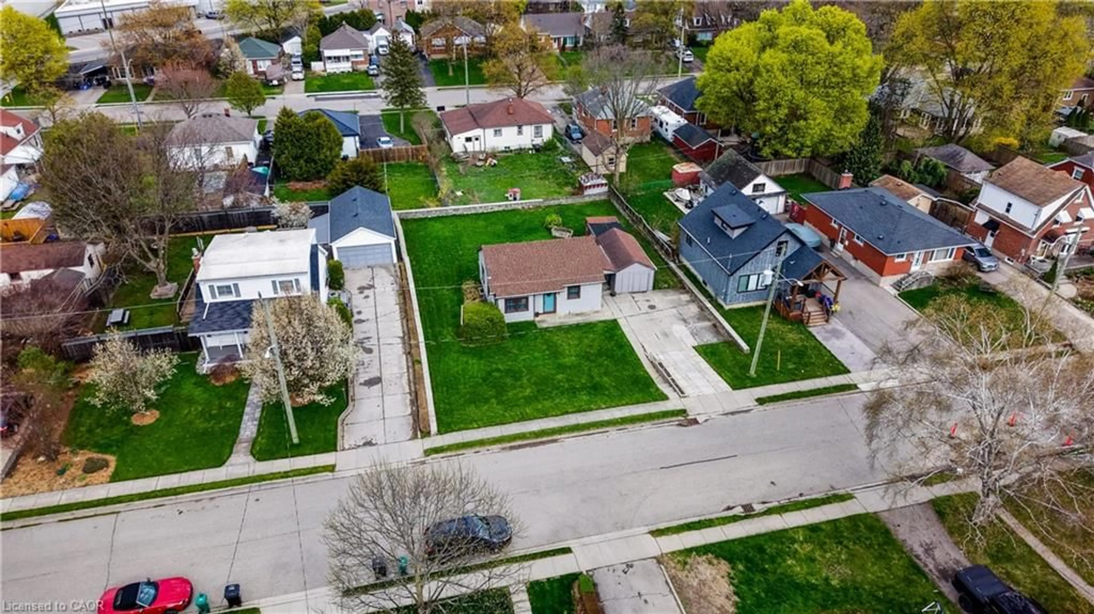 A pic from outside/outdoor area/front of a property/back of a property/a pic from drone, street for 23 Amber Rd, Cambridge Ontario N1R 5J9
