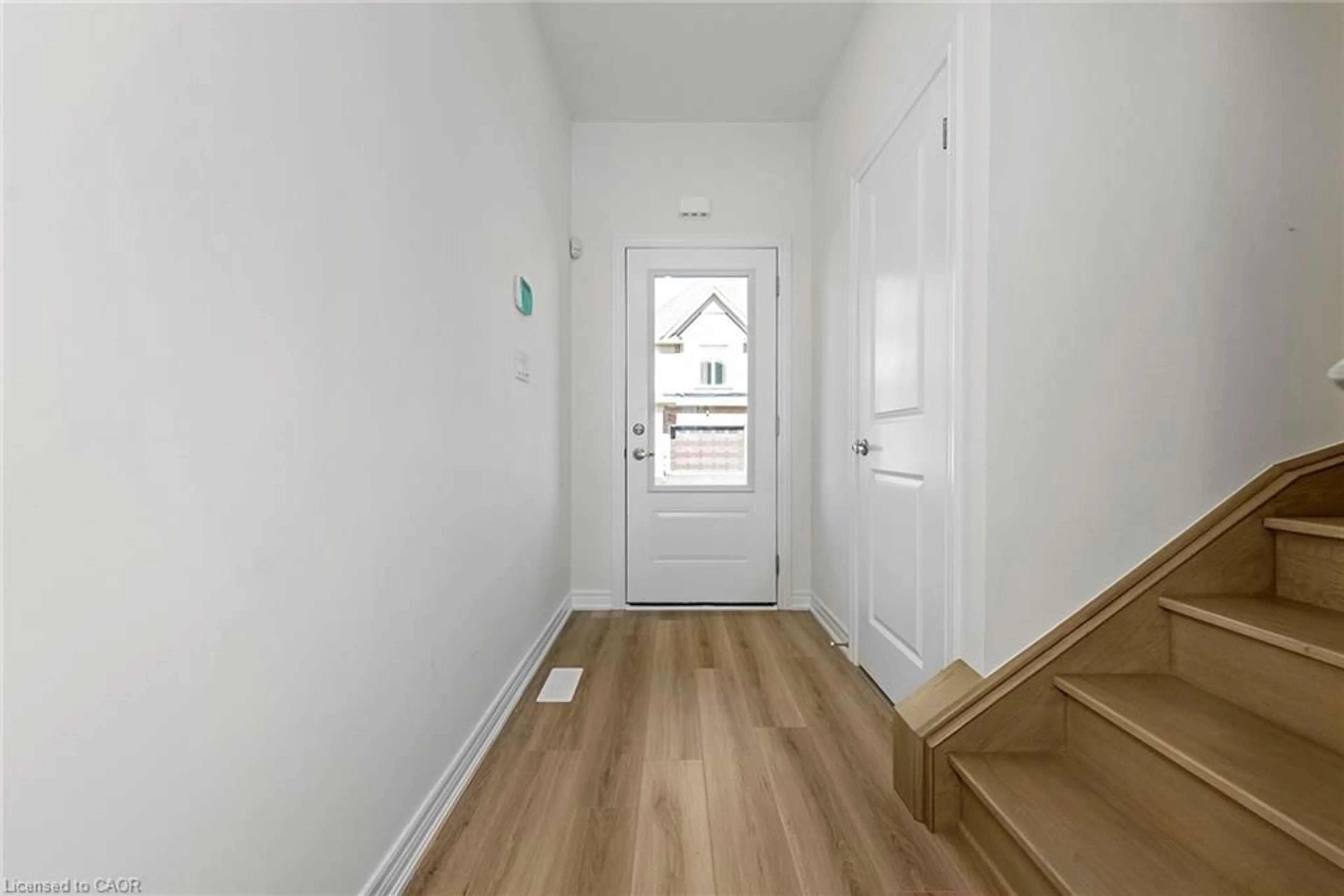 Indoor entryway for 205 Thames Way #31, Hamilton Ontario L0R 1W2