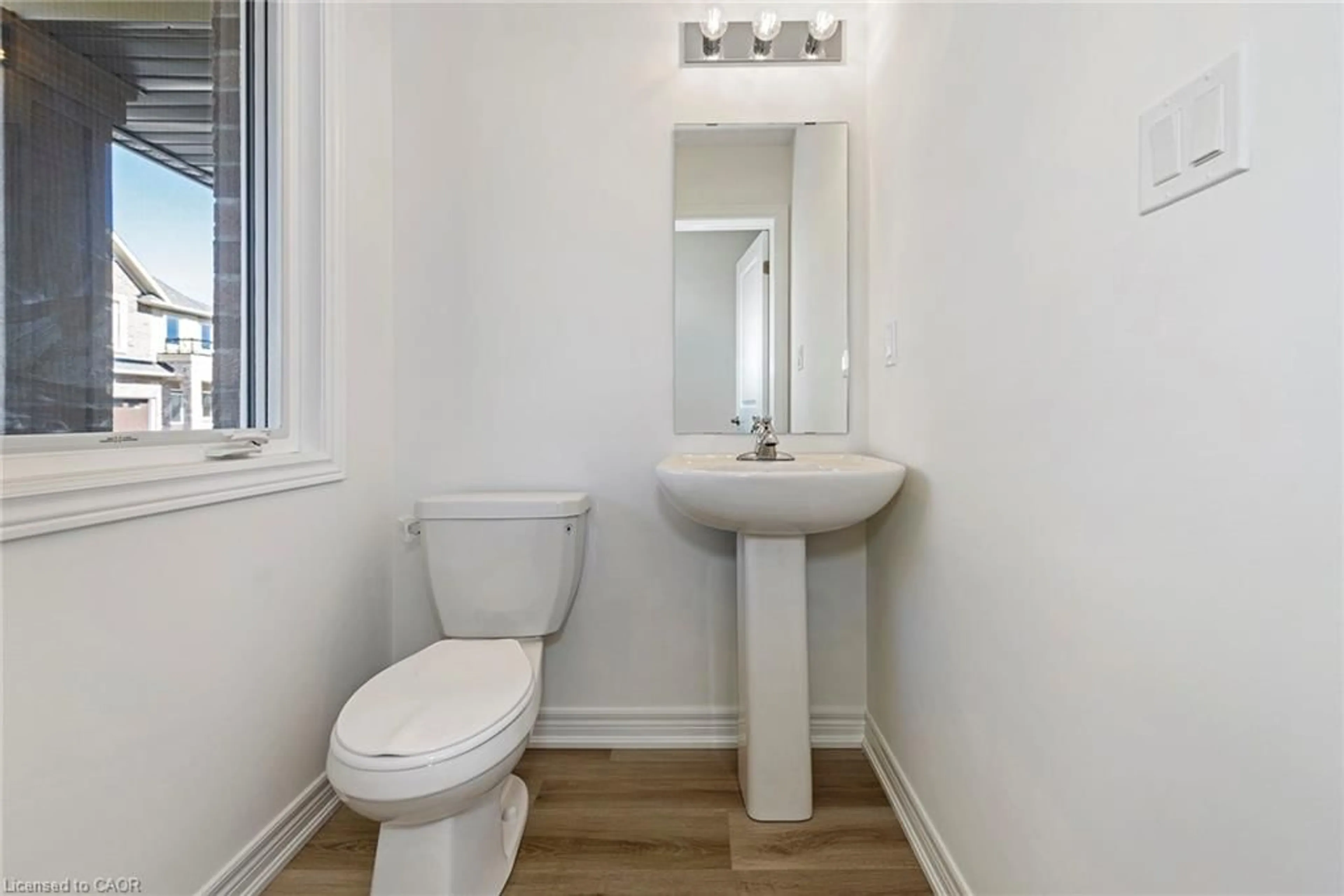 Standard bathroom, unknown for 205 Thames Way #31, Hamilton Ontario L0R 1W2