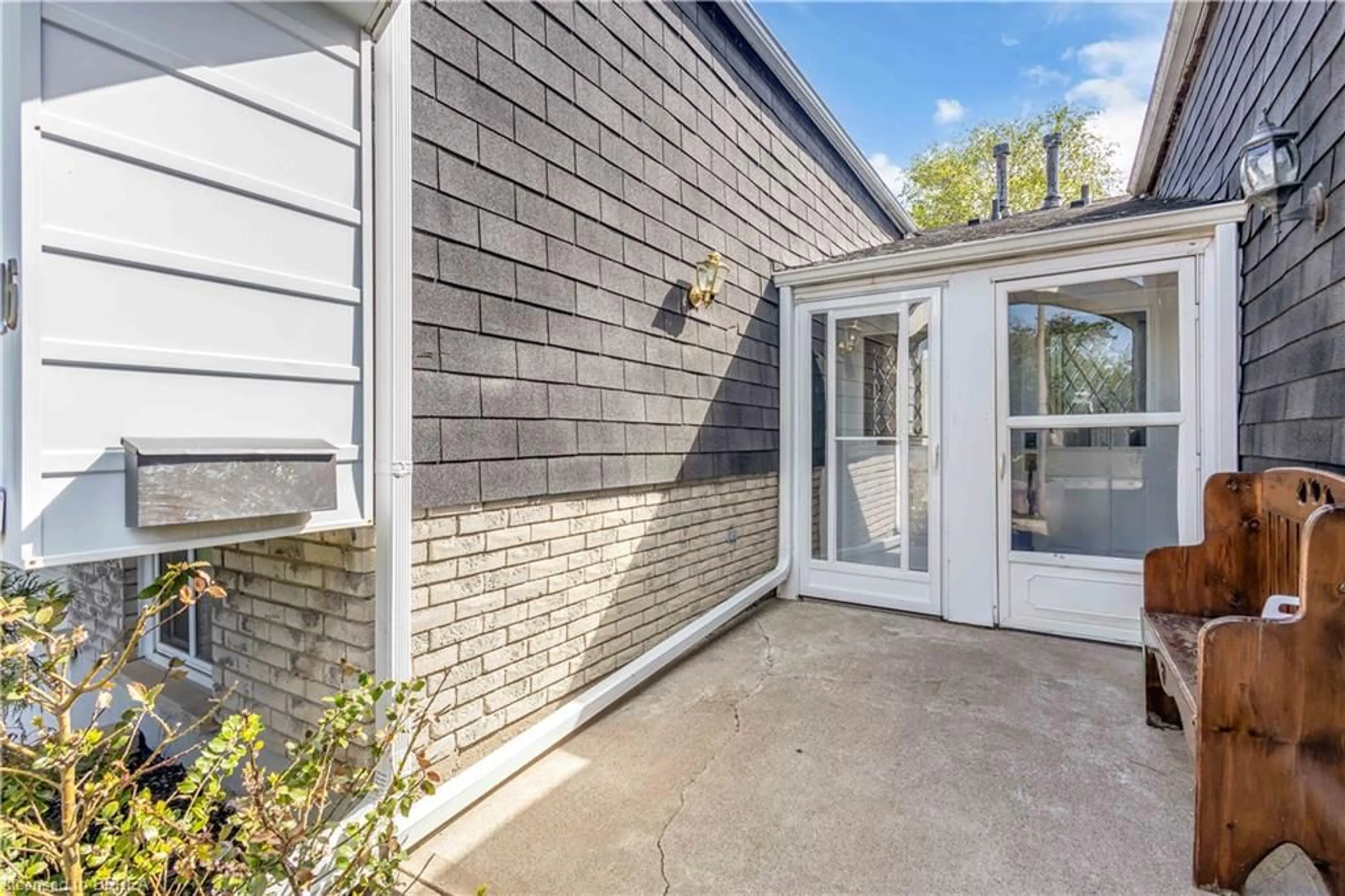 Patio, street for 16 Nautical Rd, Brantford Ontario N3P 1G6