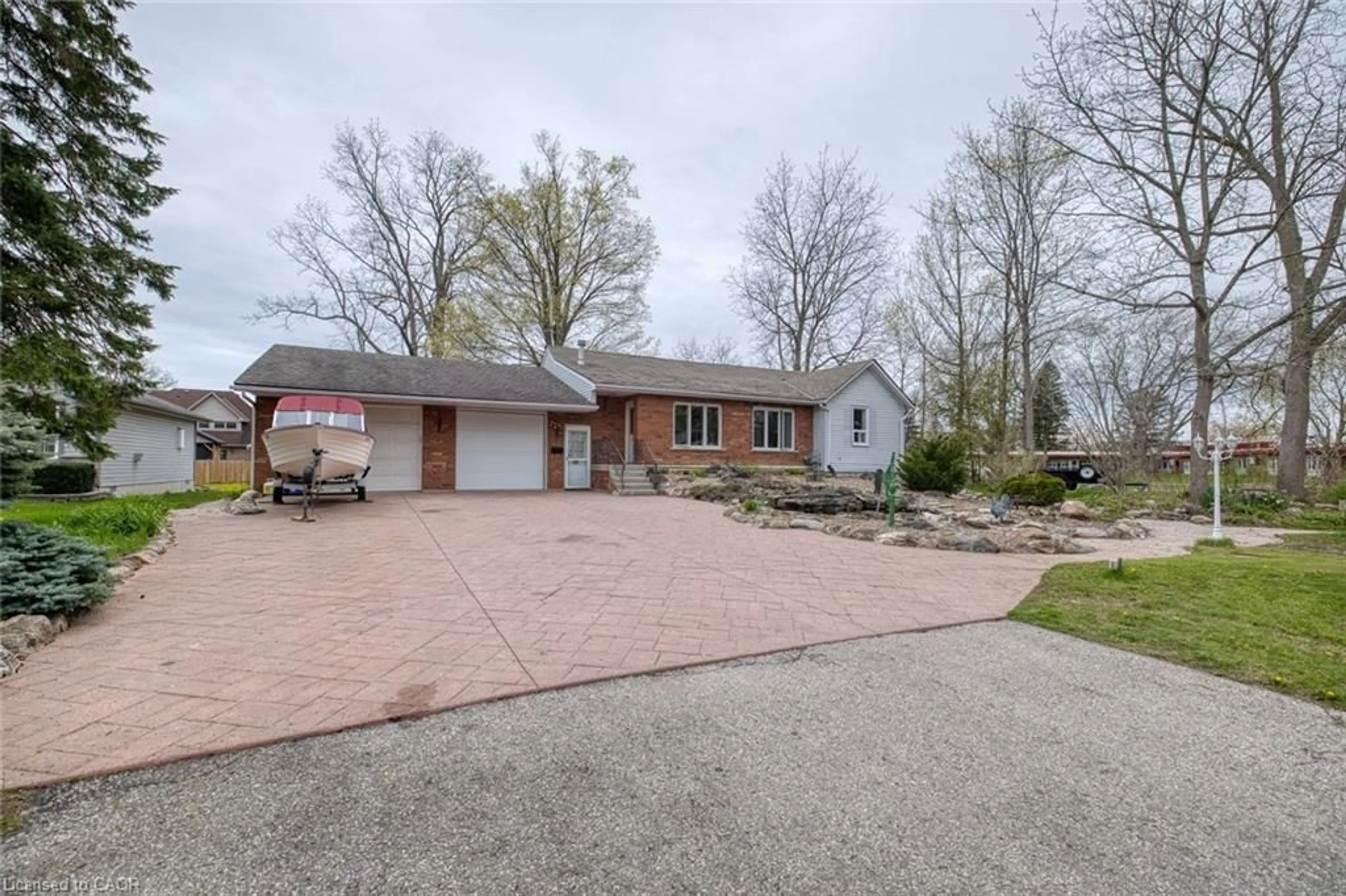 Unknown for 638 Broad St, Dunnville Ontario N1A 1T7