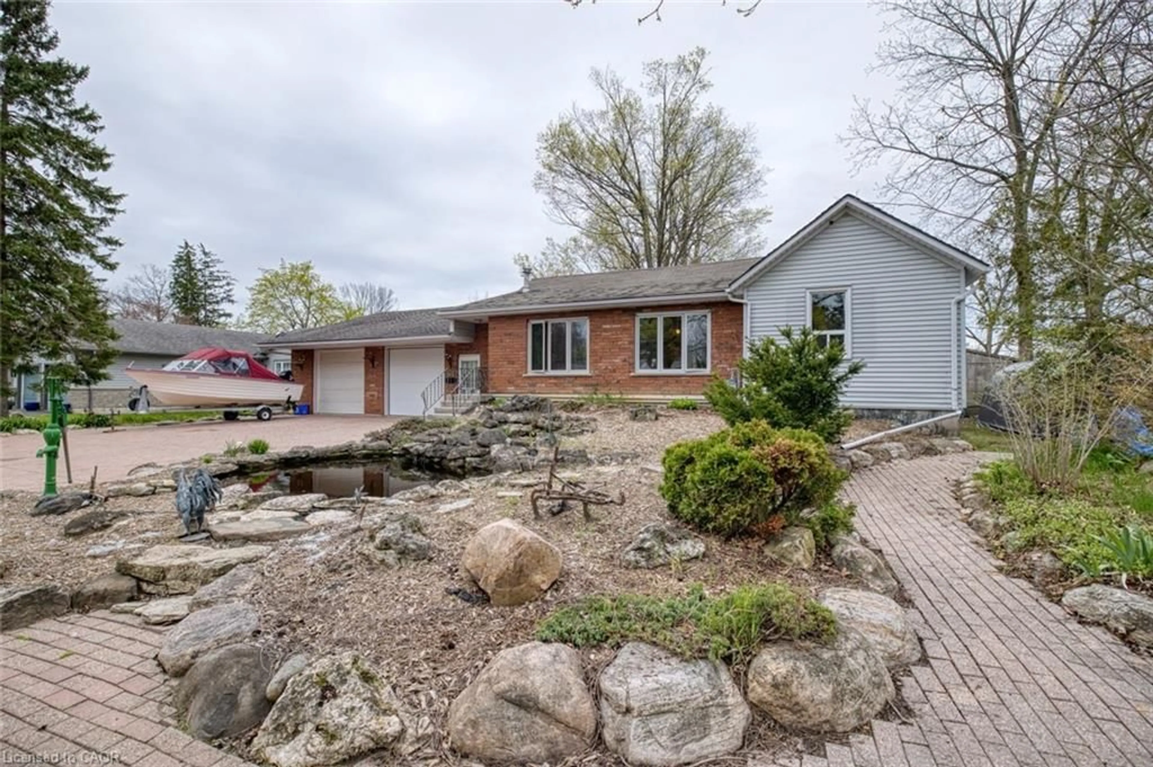 Unknown for 638 Broad St, Dunnville Ontario N1A 1T7