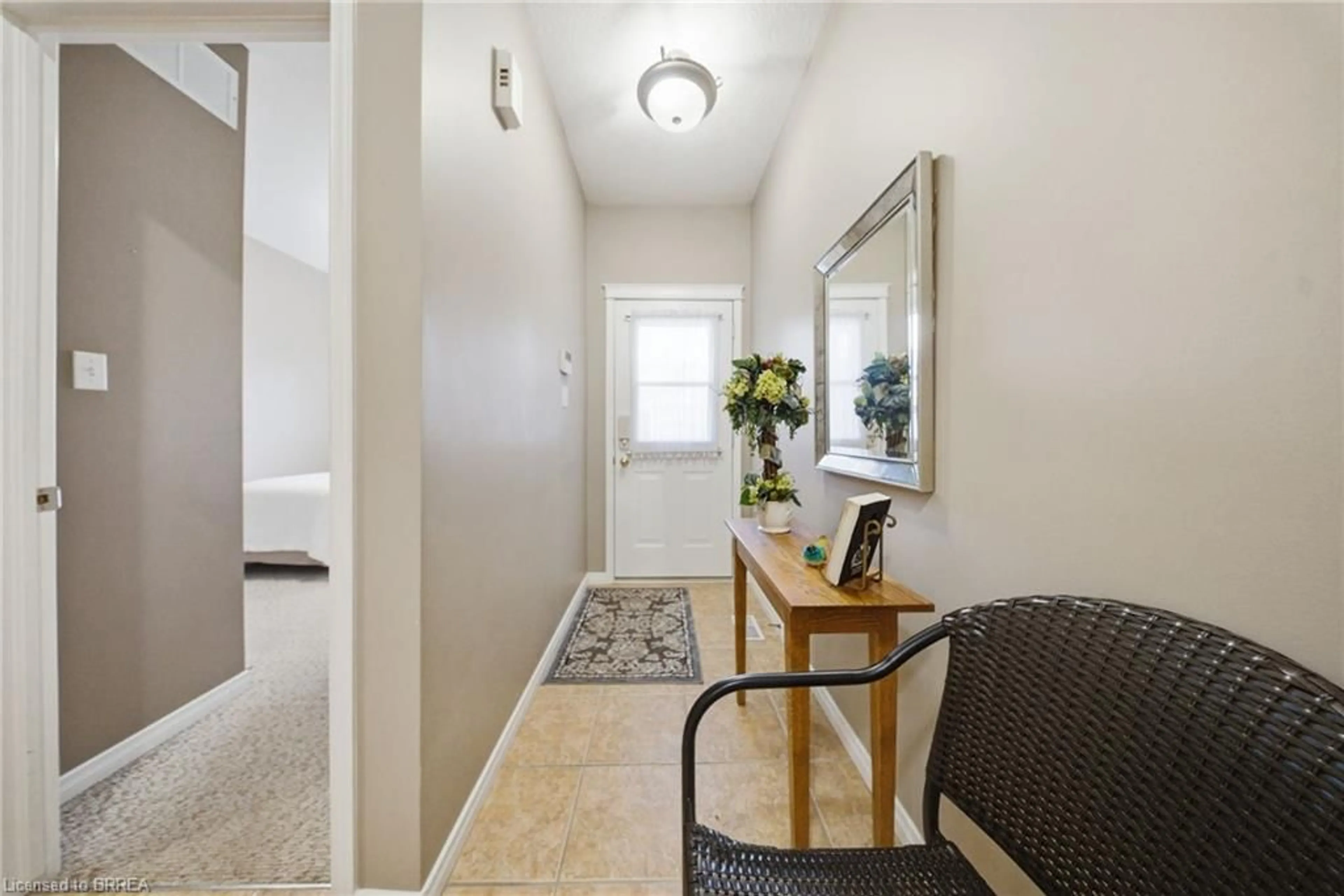 Indoor entryway for 10 Cobblestone Dr #35, Paris Ontario N3L 4G9