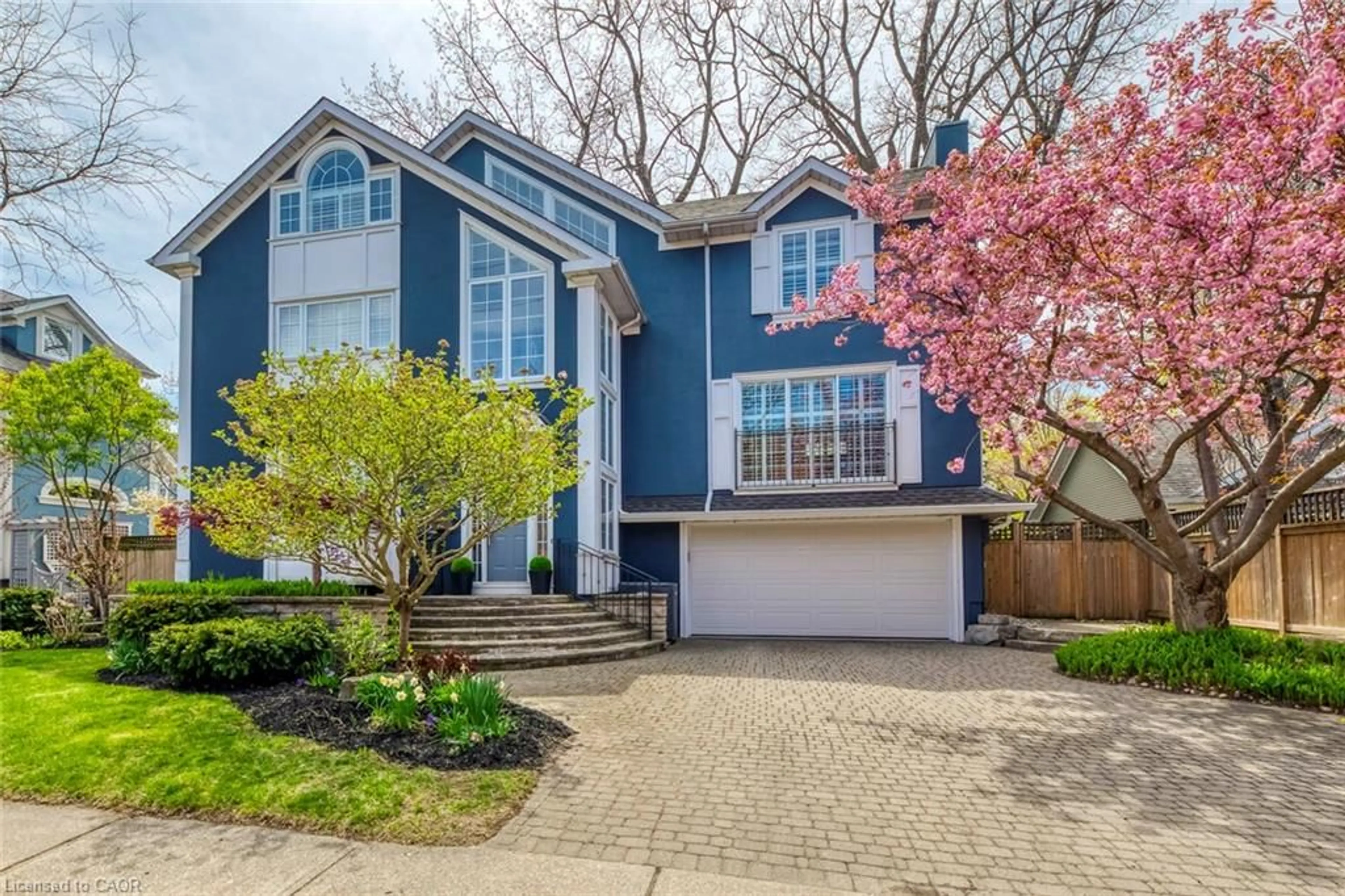Home with vinyl exterior material, street for 48 Forsythe St, Oakville Ontario L6K 3J7