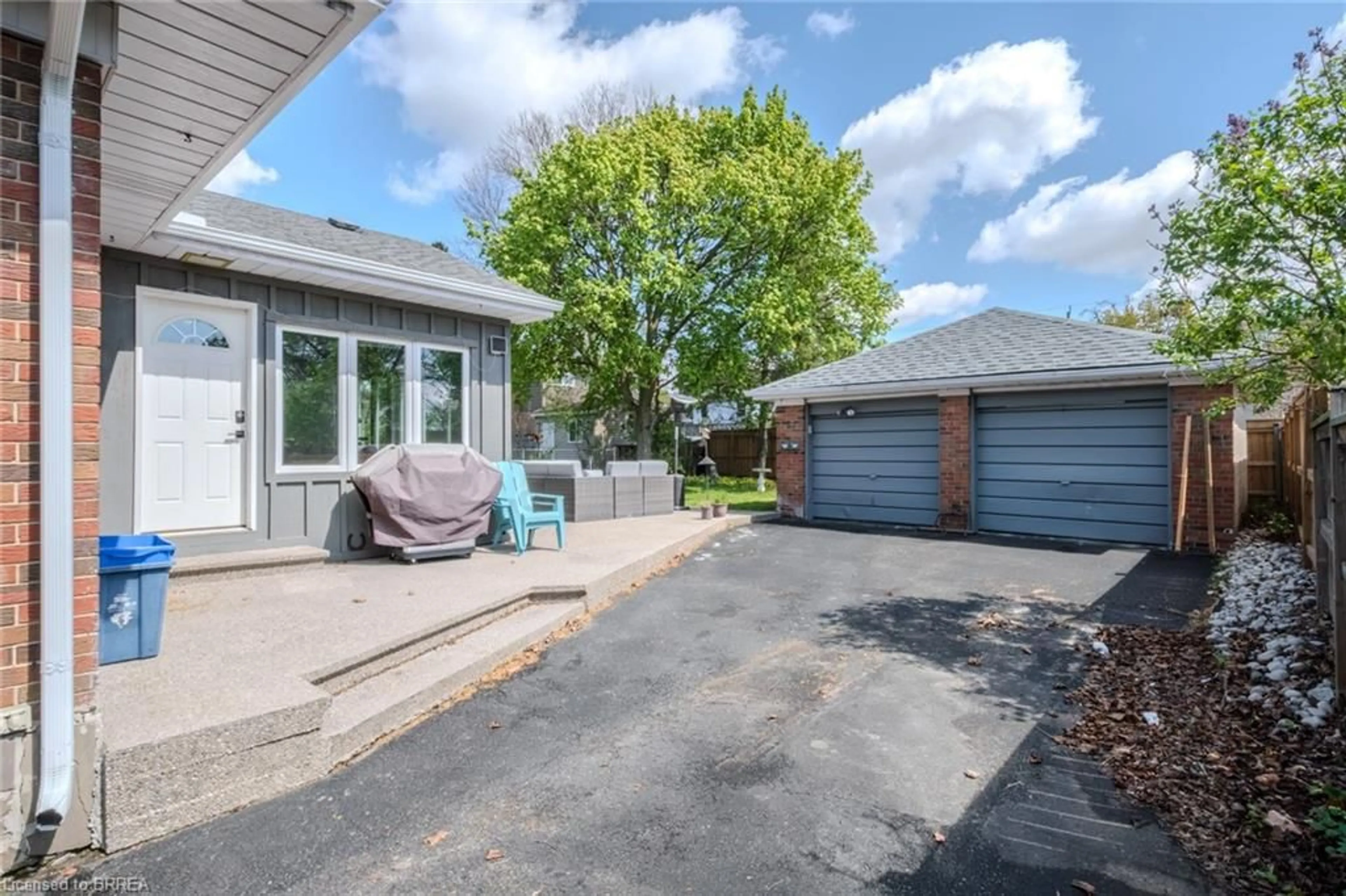 Patio, street for 24 Franklin St, Brantford Ontario N3R 1S8