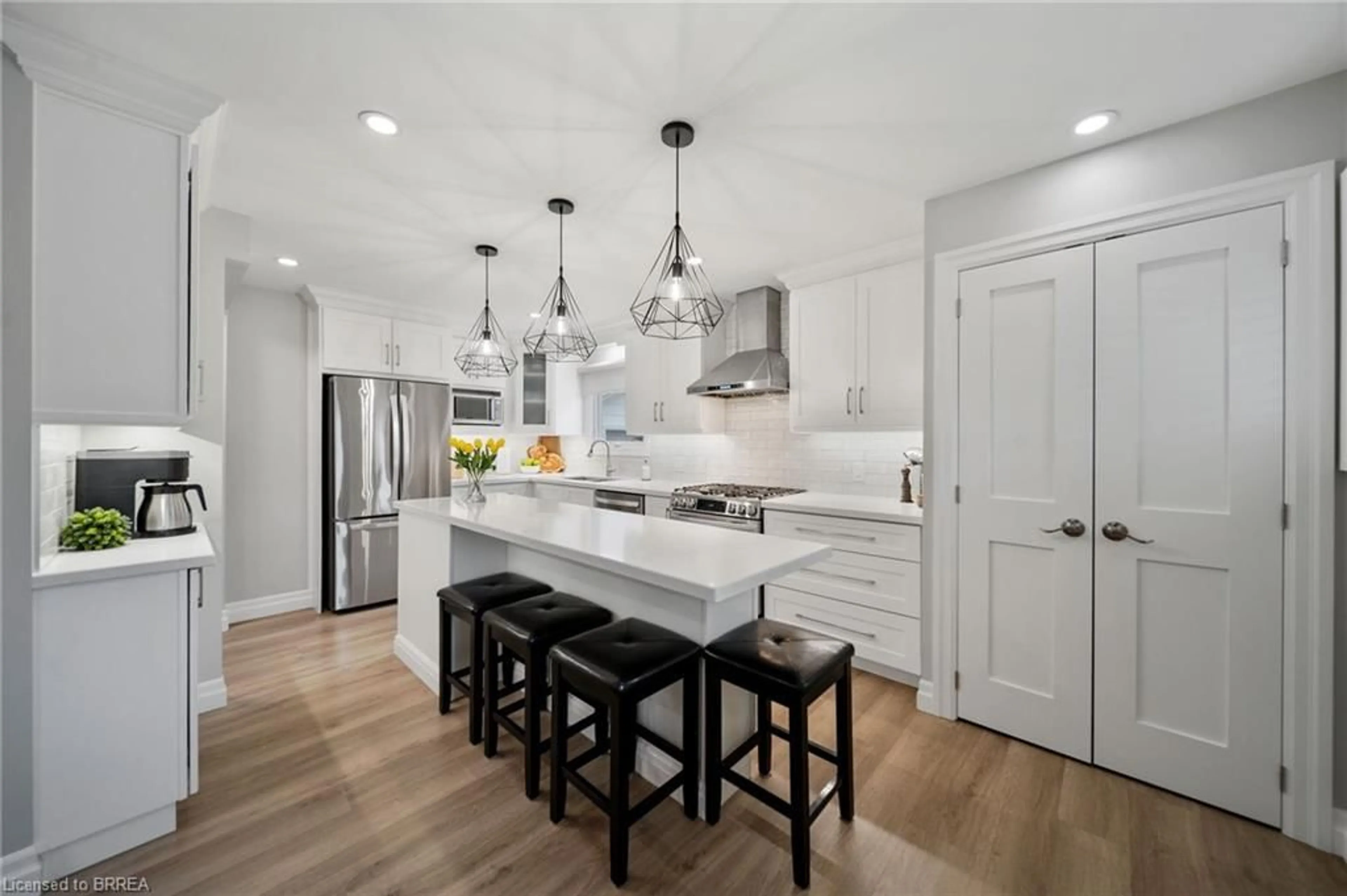Open concept kitchen, unknown for 7 Northalaton St, Brantford Ontario N3R 2B3