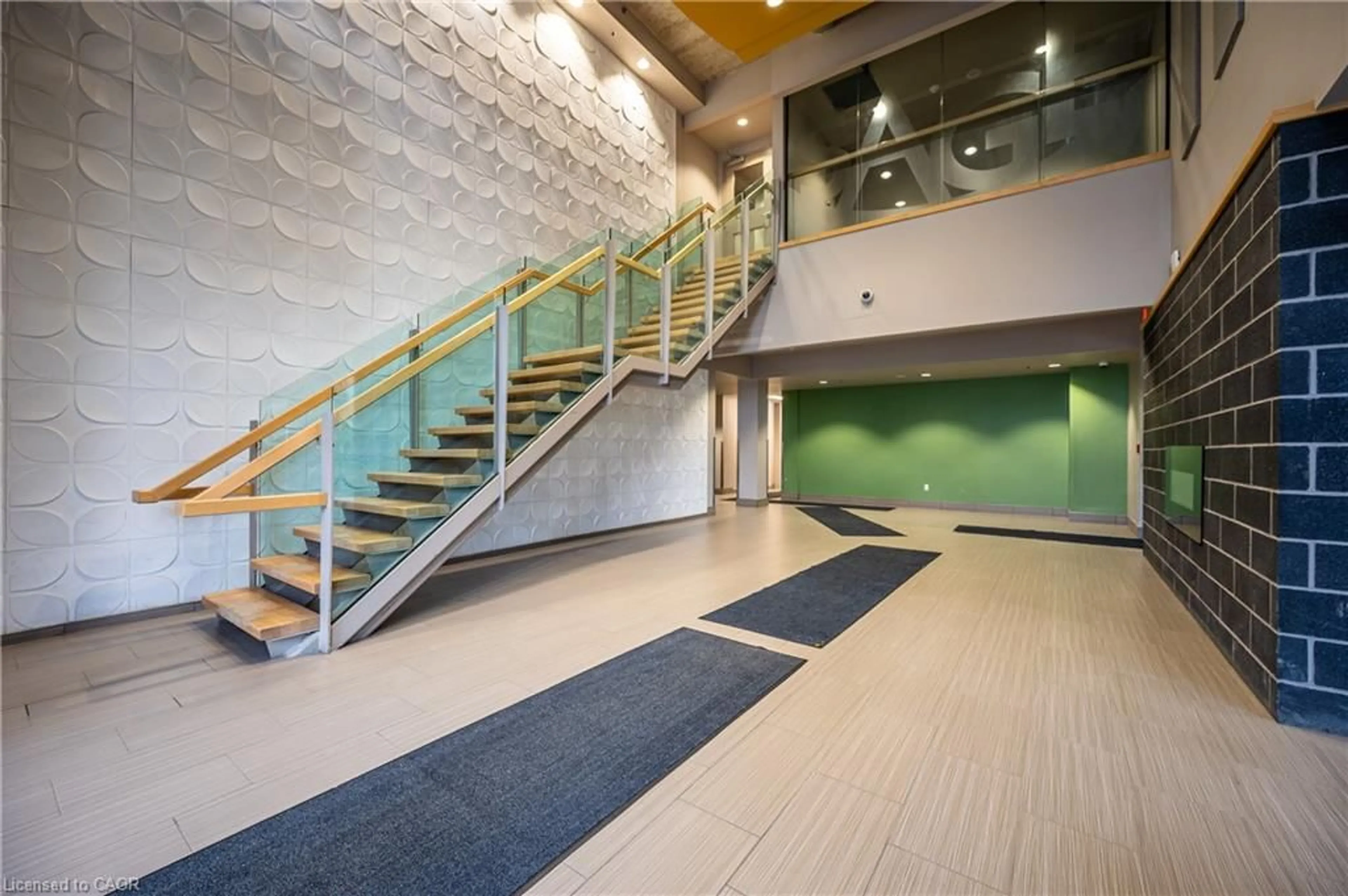 Indoor foyer for 8 Hickory St #404, Waterloo Ontario N2L 3H6