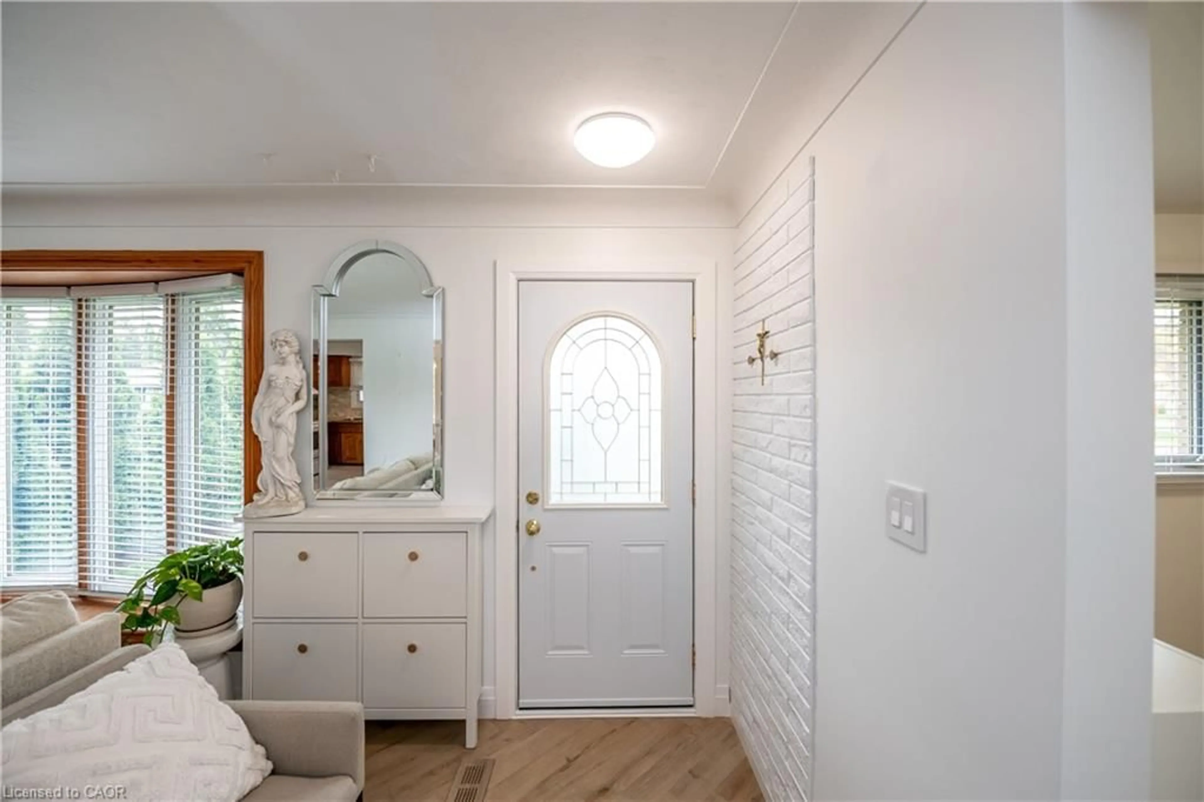 Indoor entryway for 169 Seminole Rd, Ancaster Ontario L9G 1Y7