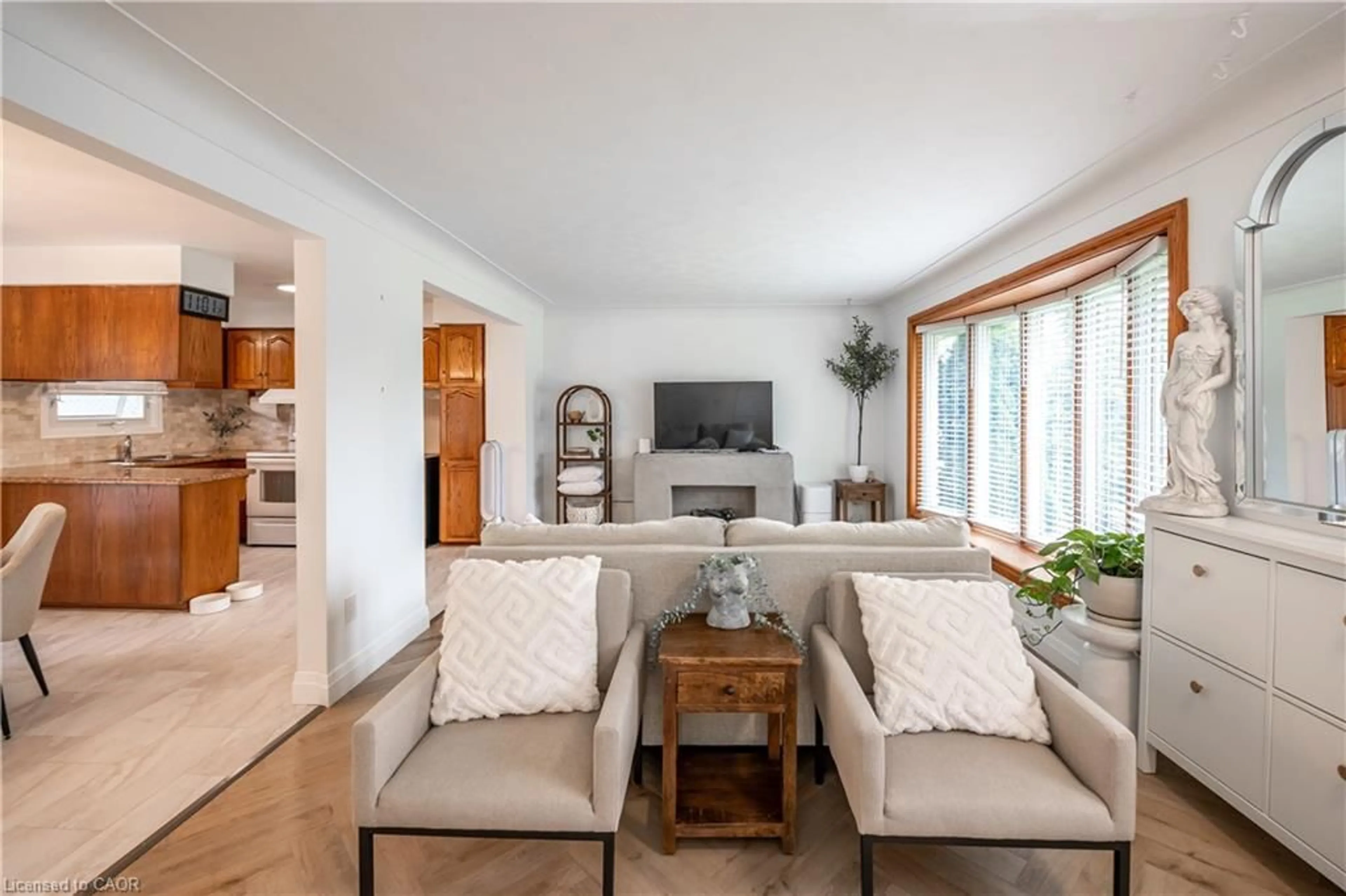 Living room with furniture, unknown for 169 Seminole Rd, Ancaster Ontario L9G 1Y7