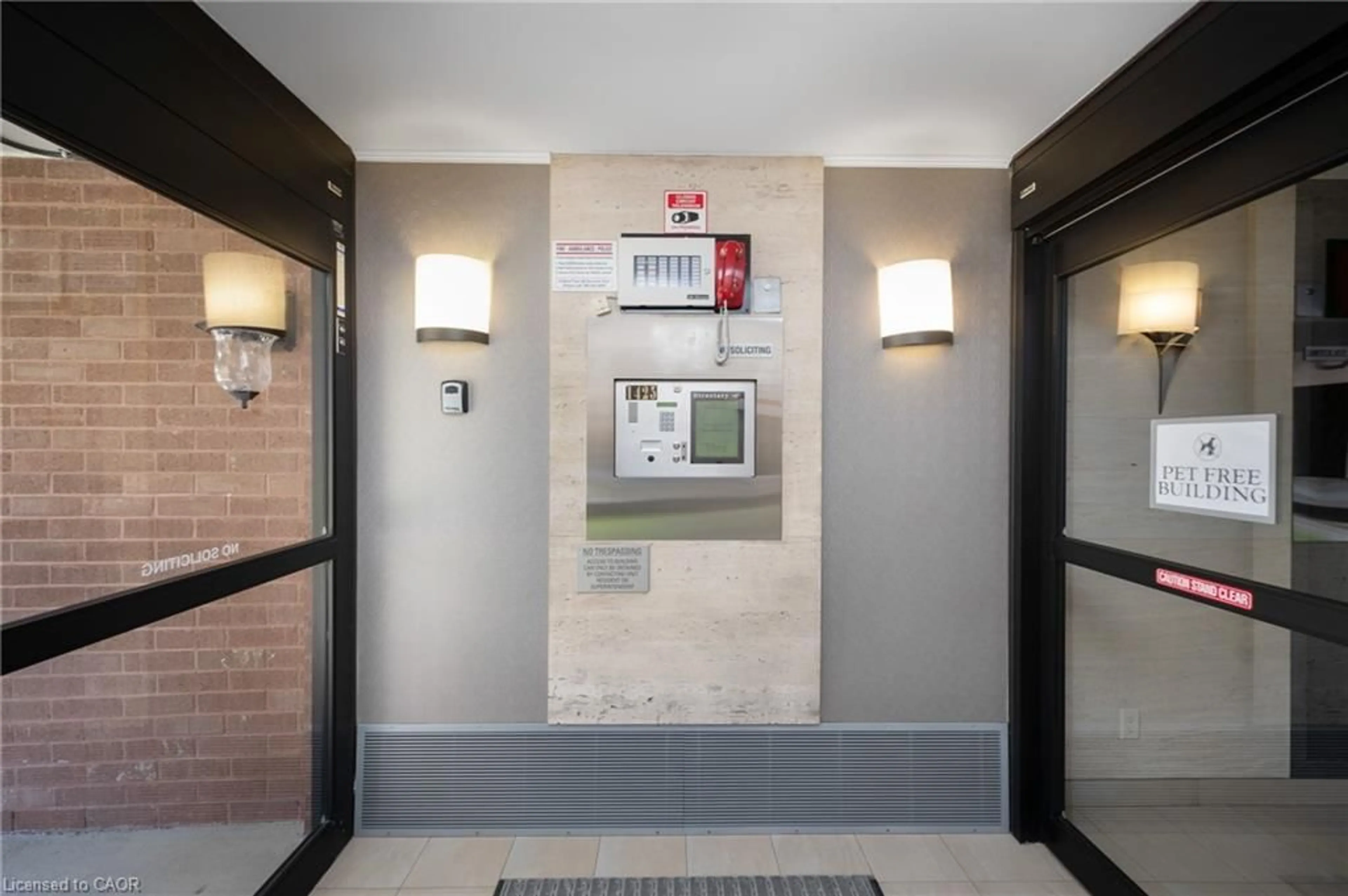 Indoor foyer for 1425 Ghent Ave #308, Burlington Ontario L7S 1X5