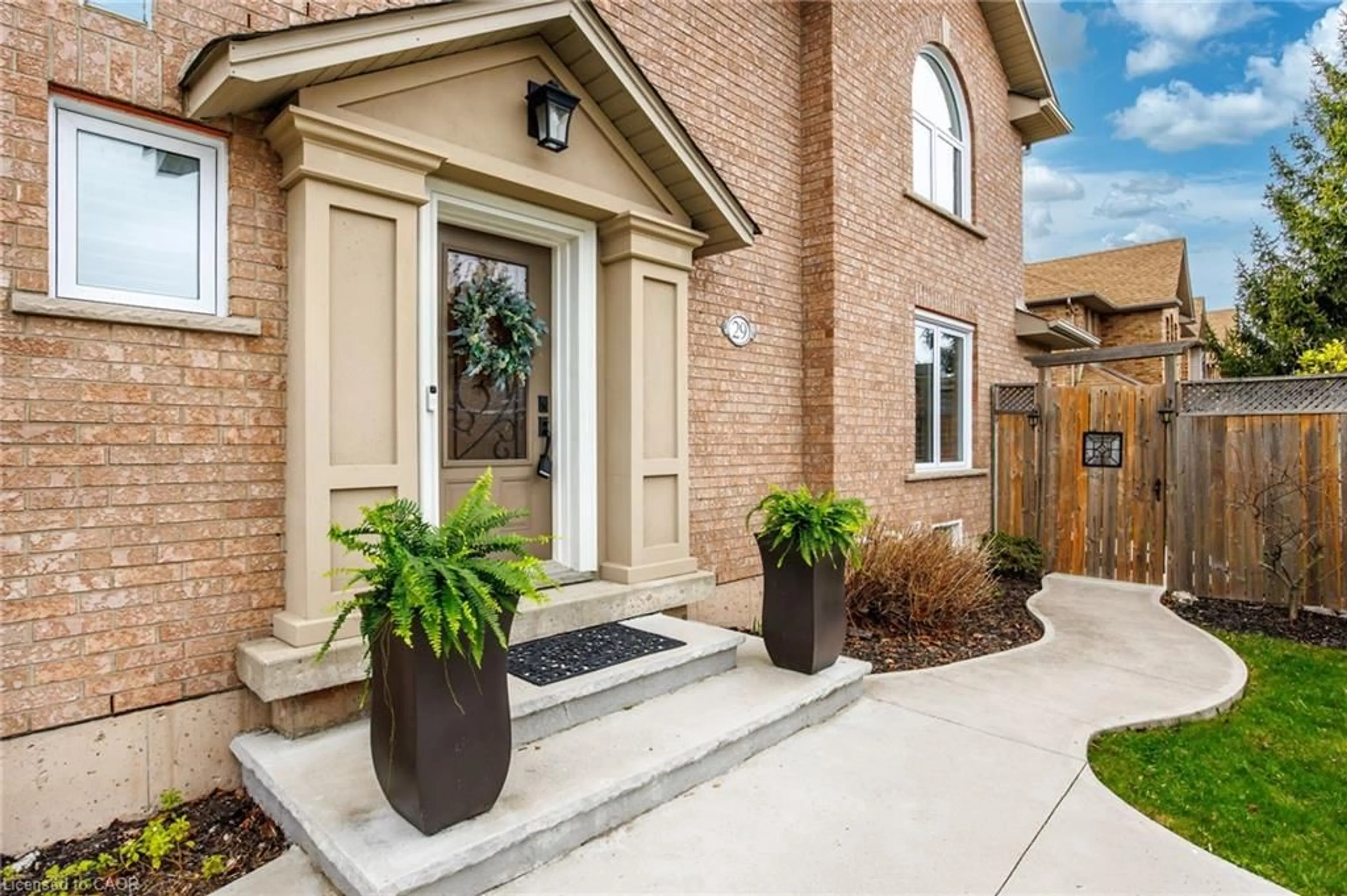 Home with brick exterior material, street for 29 Magnolia Cres, Grimsby Ontario L3M 5N1