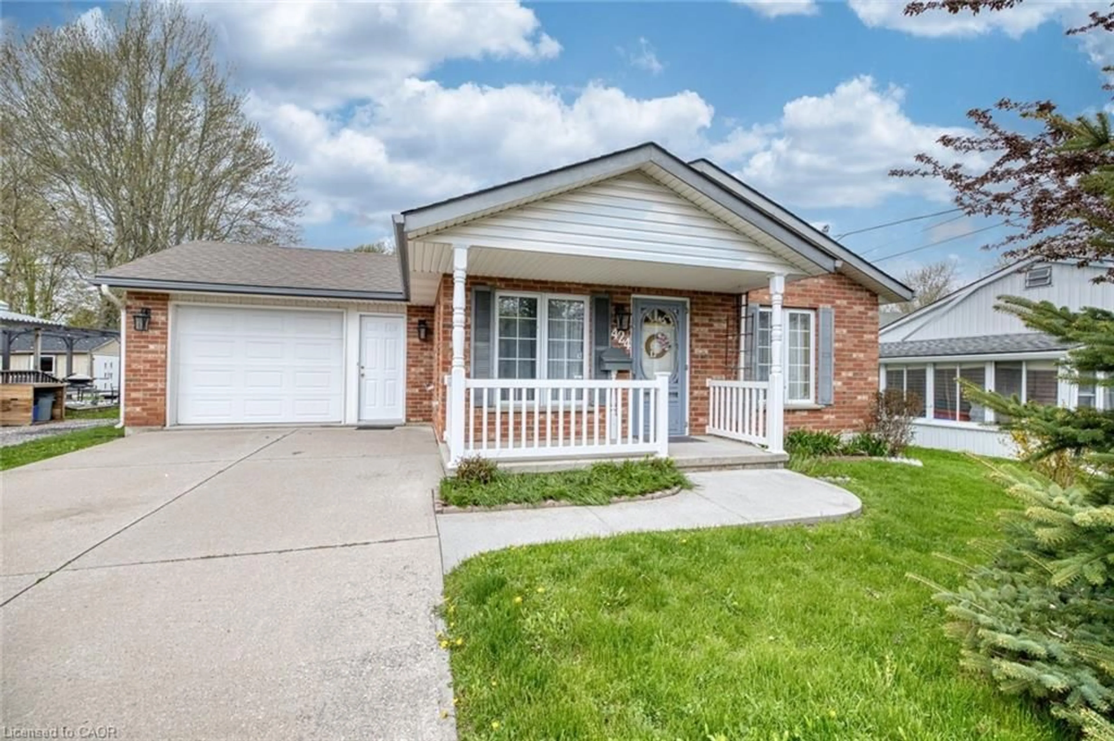 Home with brick exterior material, street for 424 John St, Dunnville Ontario N1A 2R2