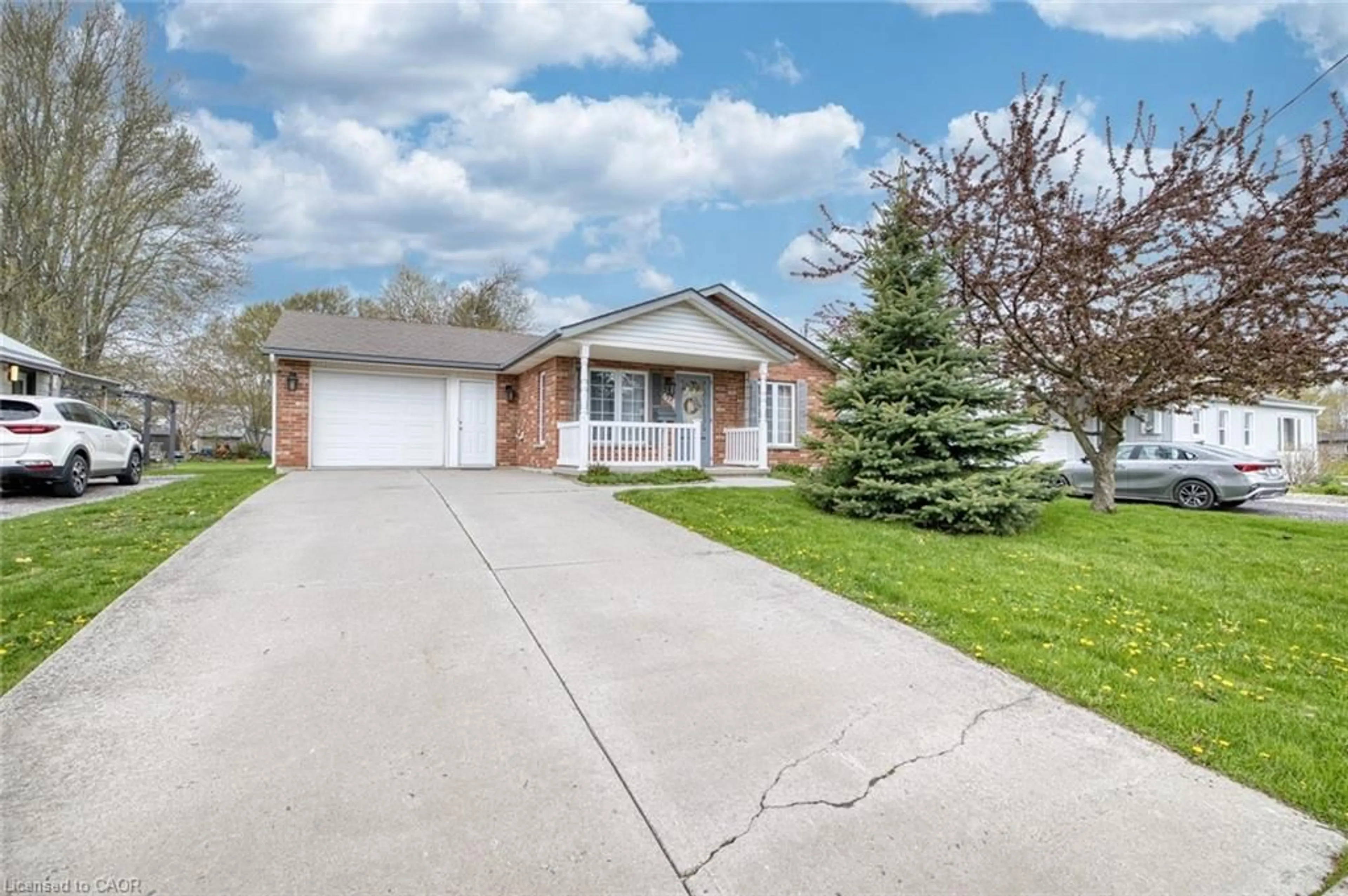 Home with brick exterior material, street for 424 John St, Dunnville Ontario N1A 2R2