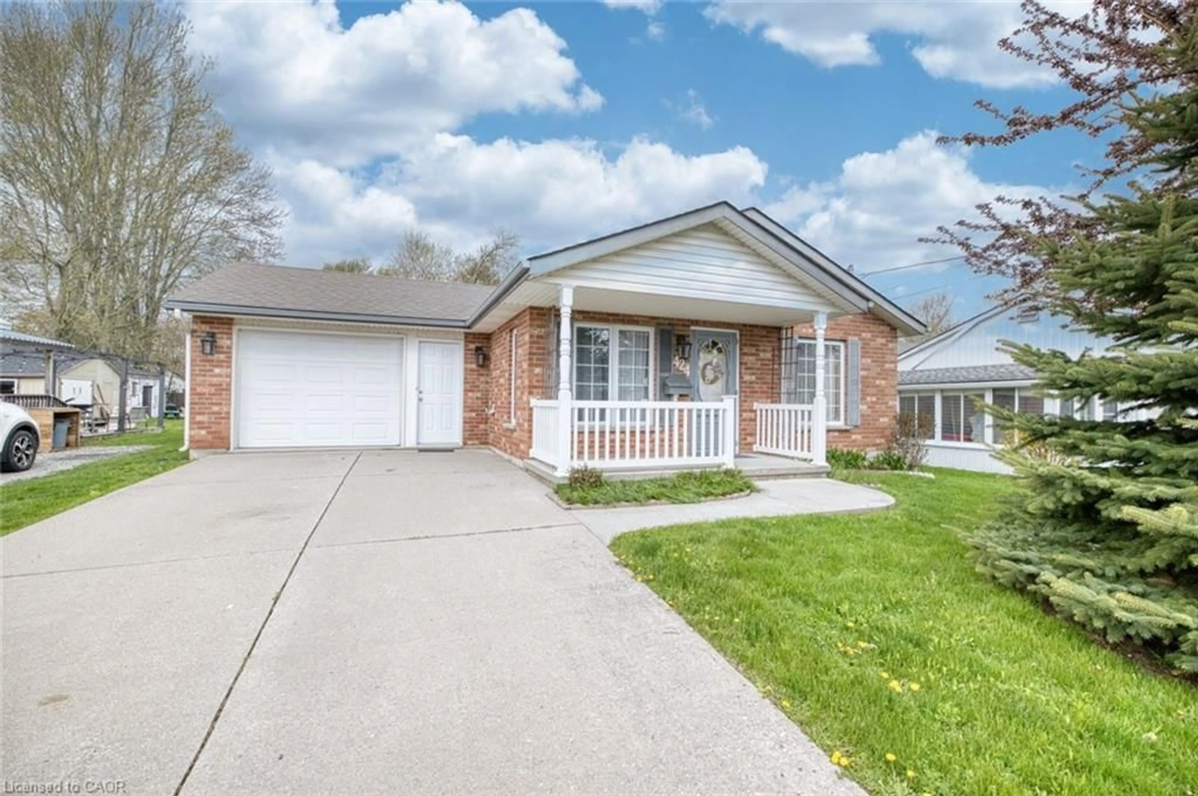 Home with brick exterior material, street for 424 John St, Dunnville Ontario N1A 2R2