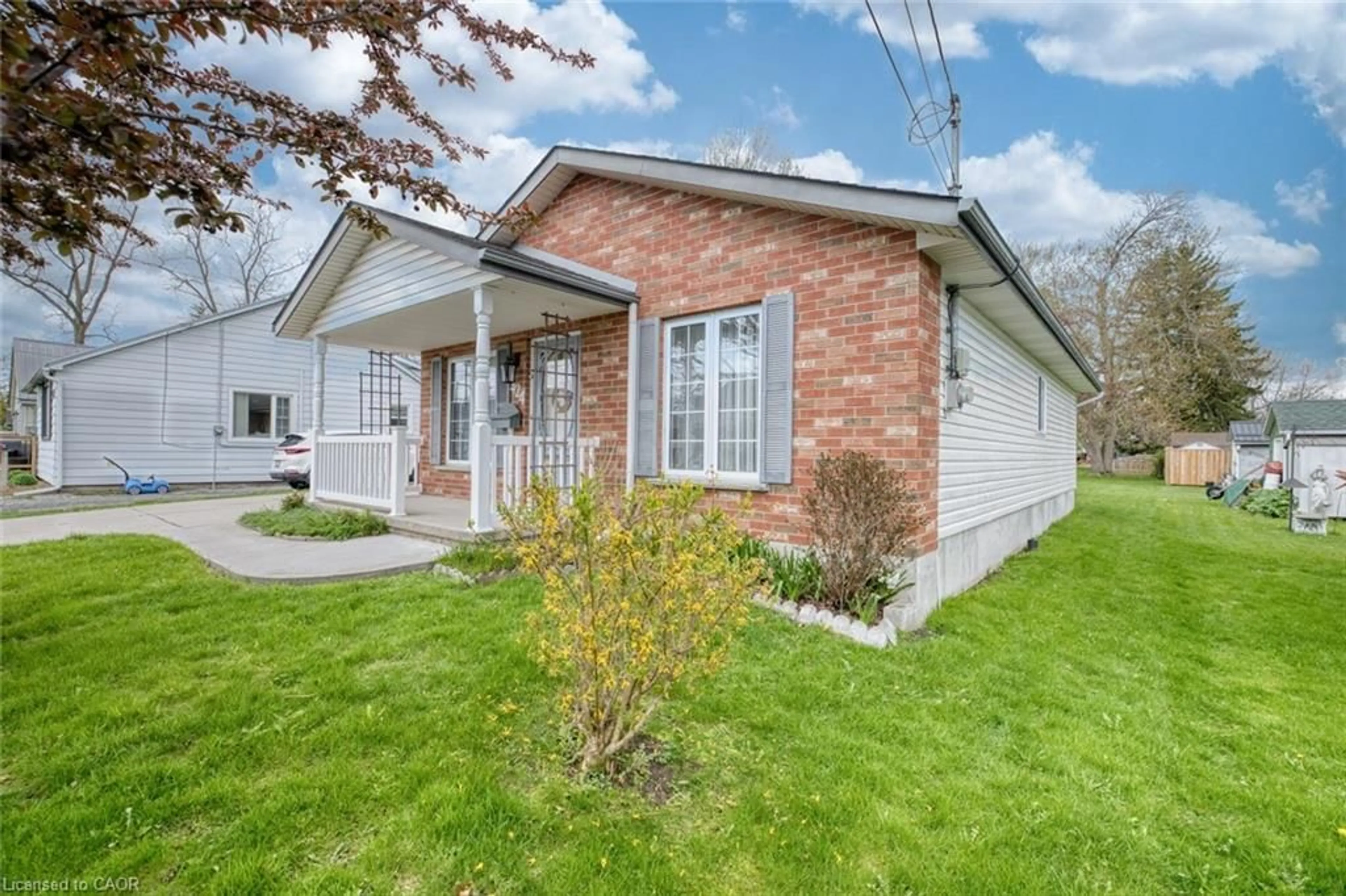 Home with brick exterior material, street for 424 John St, Dunnville Ontario N1A 2R2