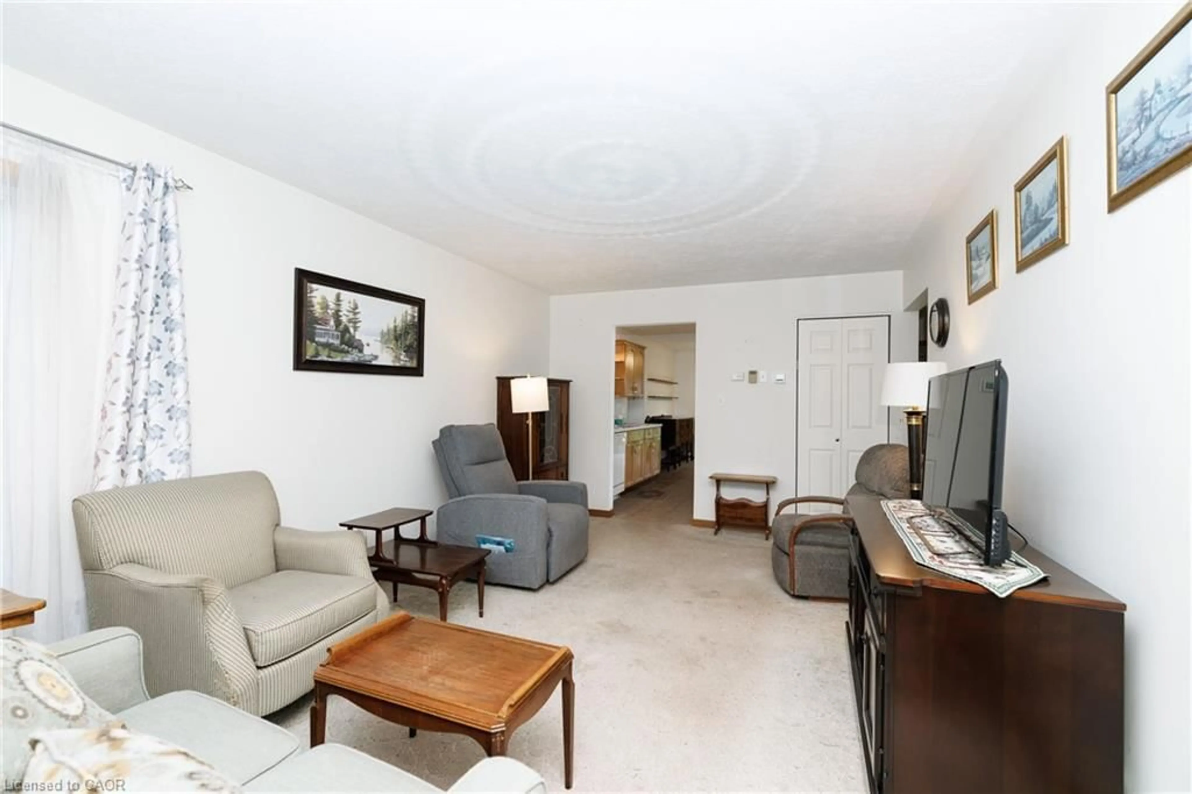 Living room with furniture, unknown for 424 John St, Dunnville Ontario N1A 2R2