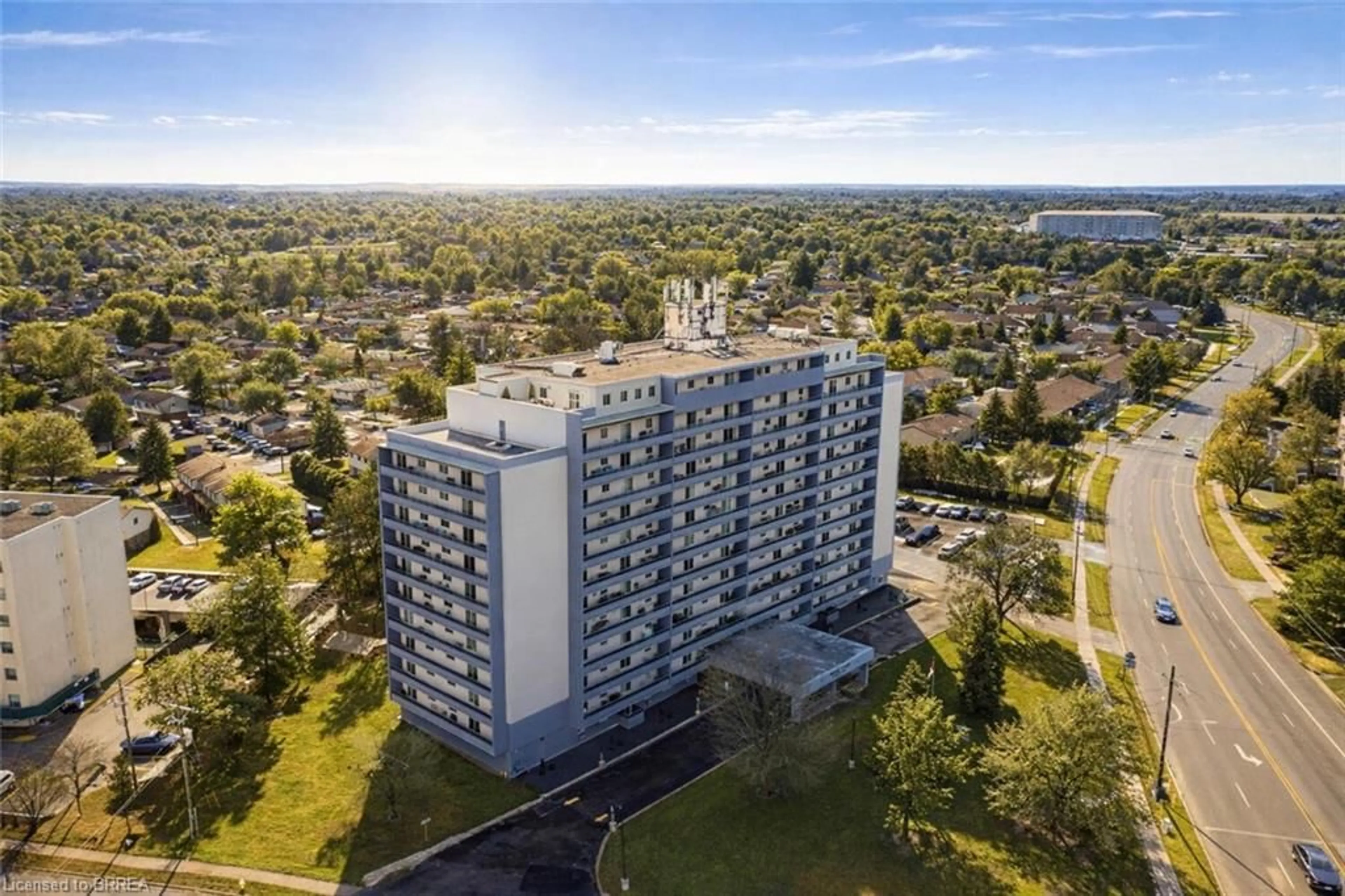 A pic from outside/outdoor area/front of a property/back of a property/a pic from drone, unknown for 640 West St #909, Brantford Ontario N3R 6M3