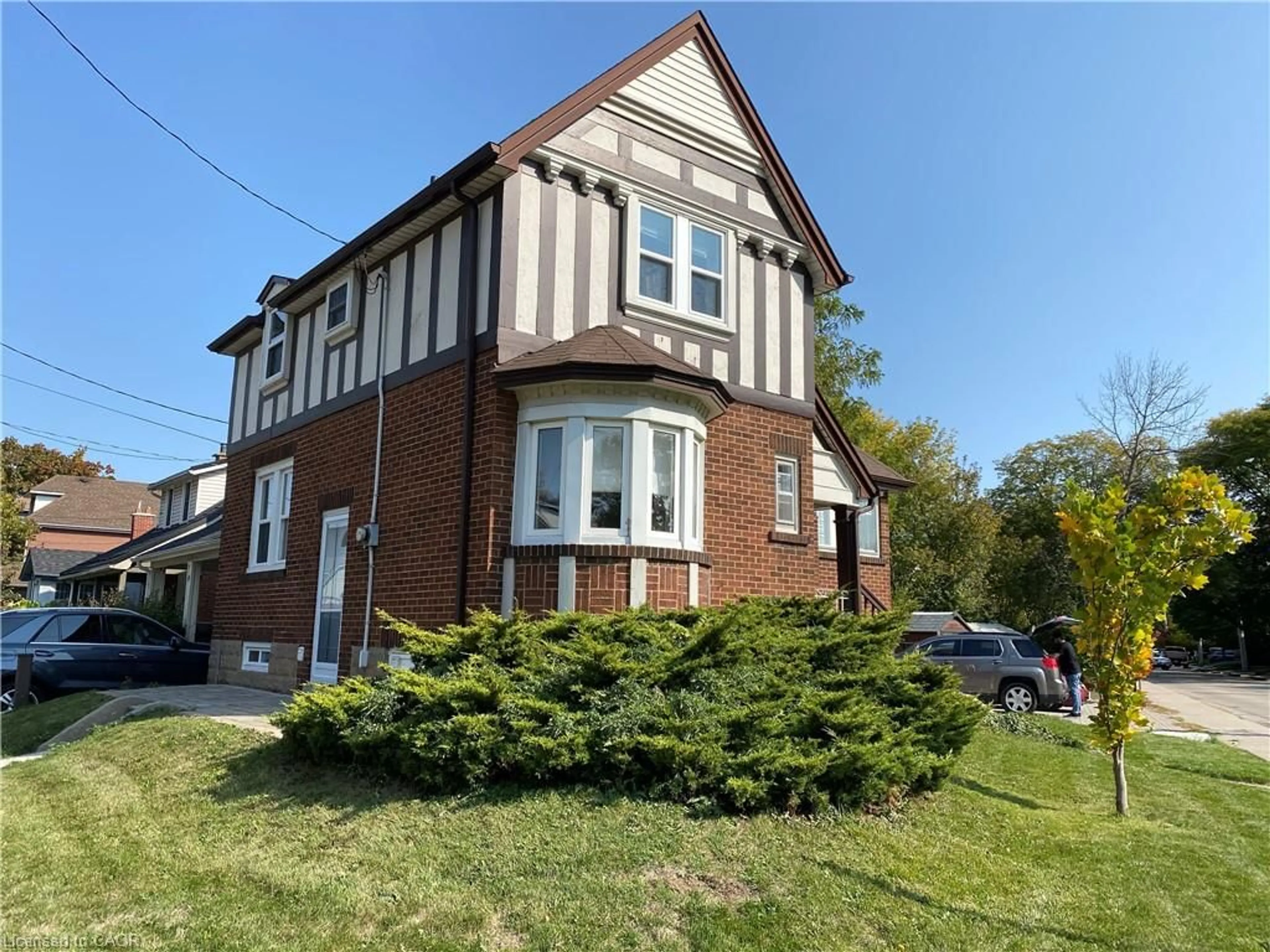 Home with brick exterior material, street for 184 Arkell St, Hamilton Ontario L8S 1W8