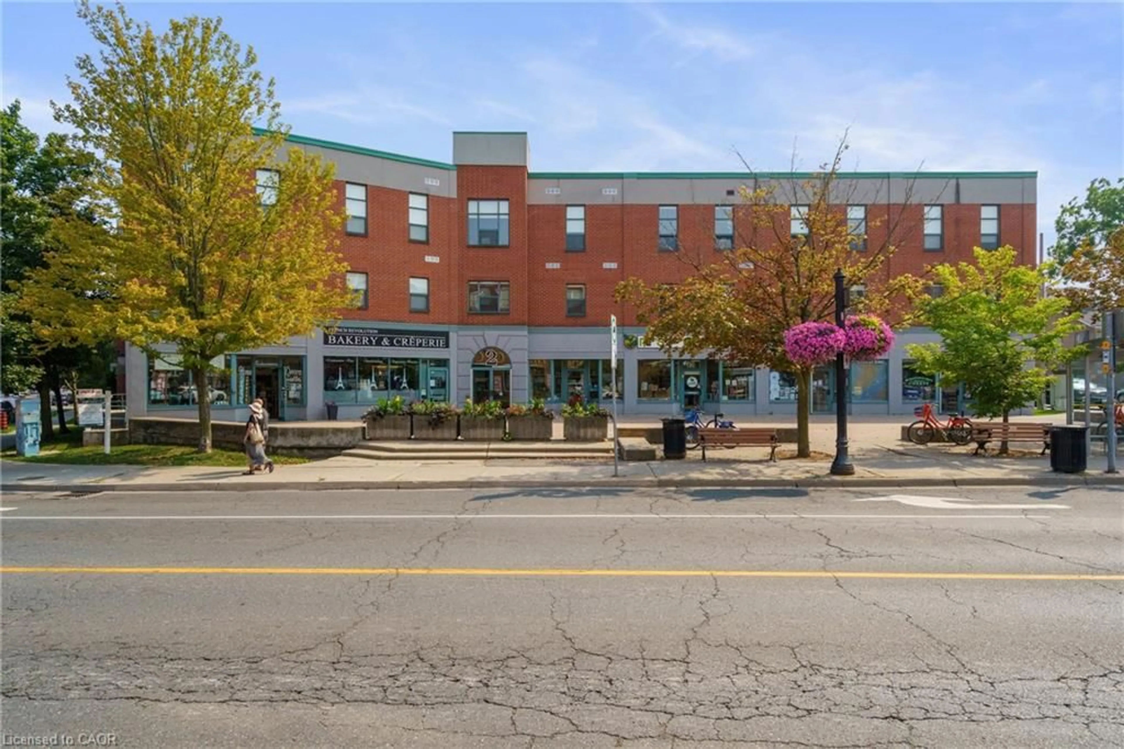 Patio, street for 2 King St #207, Dundas Ontario L9H 6Z1