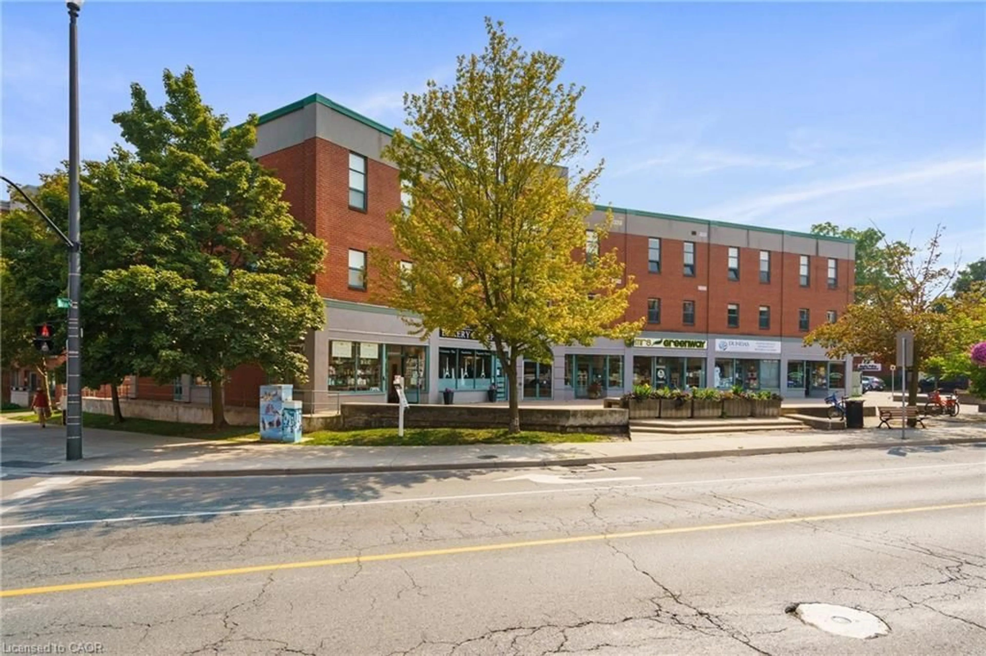 Patio, unknown for 2 King St #207, Dundas Ontario L9H 6Z1
