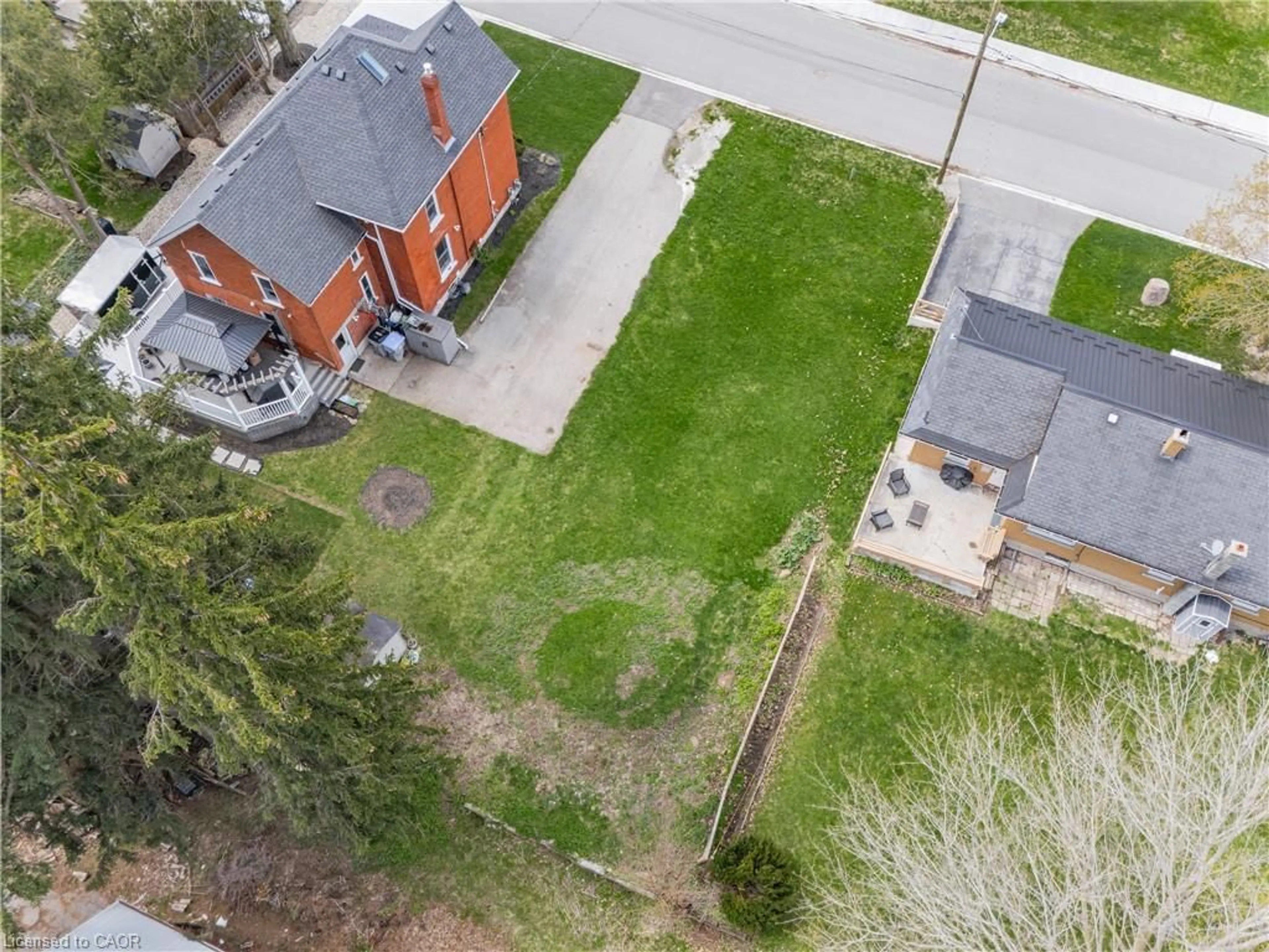 A pic from outside/outdoor area/front of a property/back of a property/a pic from drone, street for 5 St. Mary's St, Milverton Ontario N0K 1M0