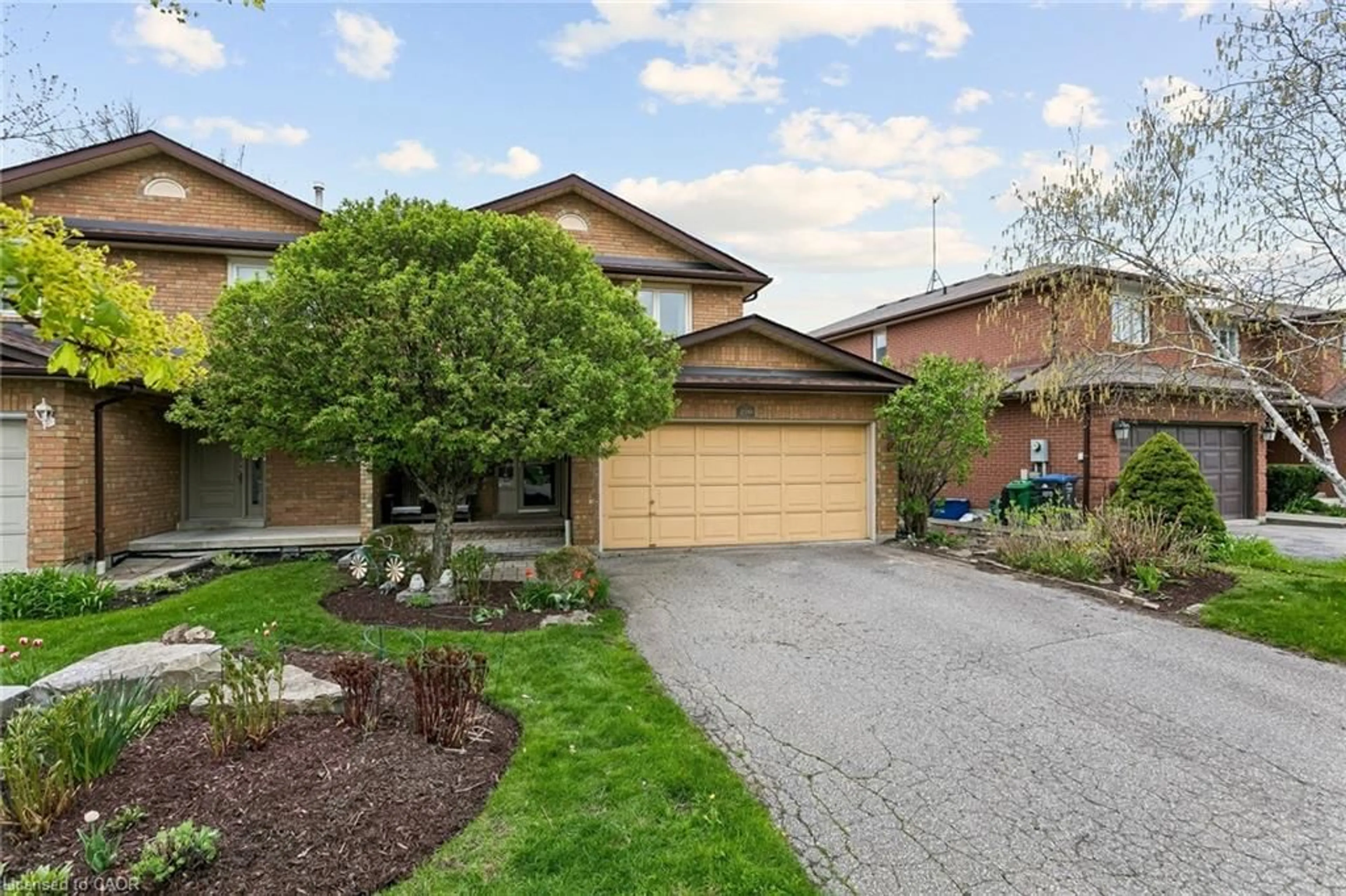Home with brick exterior material, street for 290 Hillside Dr, Mississauga Ontario L5M 1G5