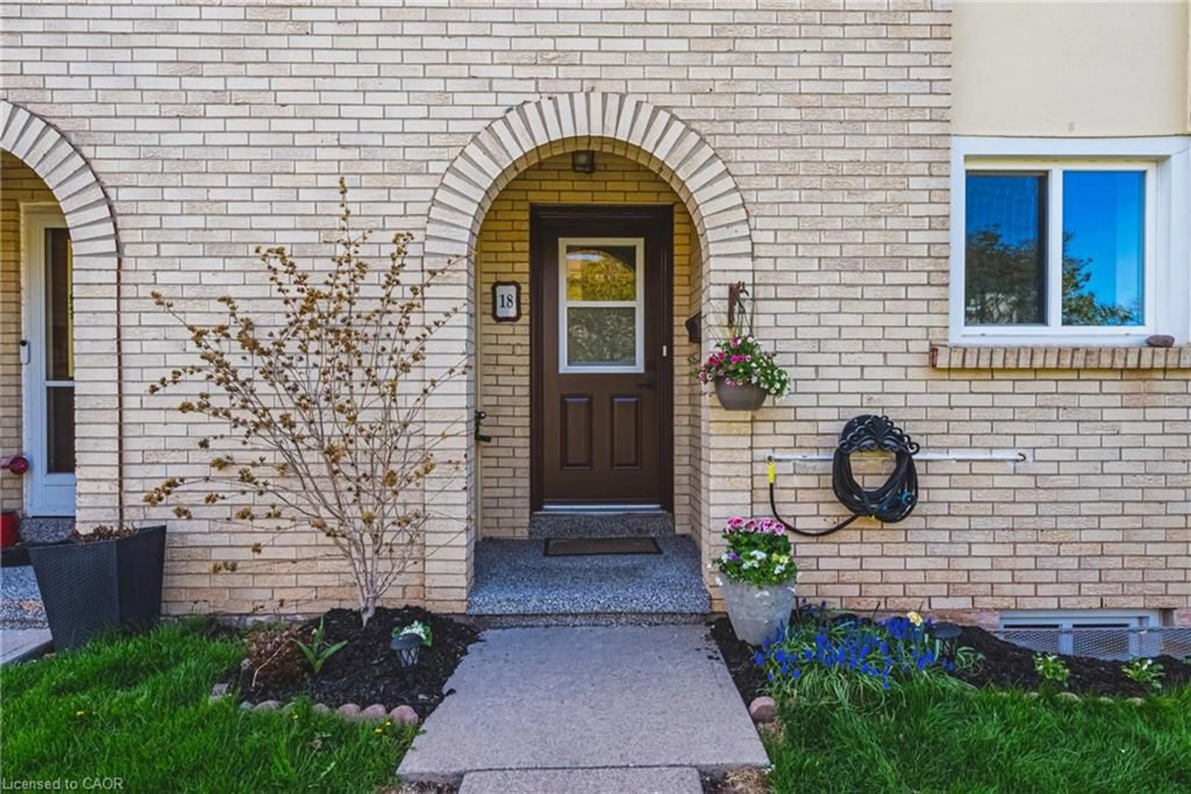 Indoor entryway for 1450 Sixth Line W/S Line #18, Oakville Ontario L6H 1X7