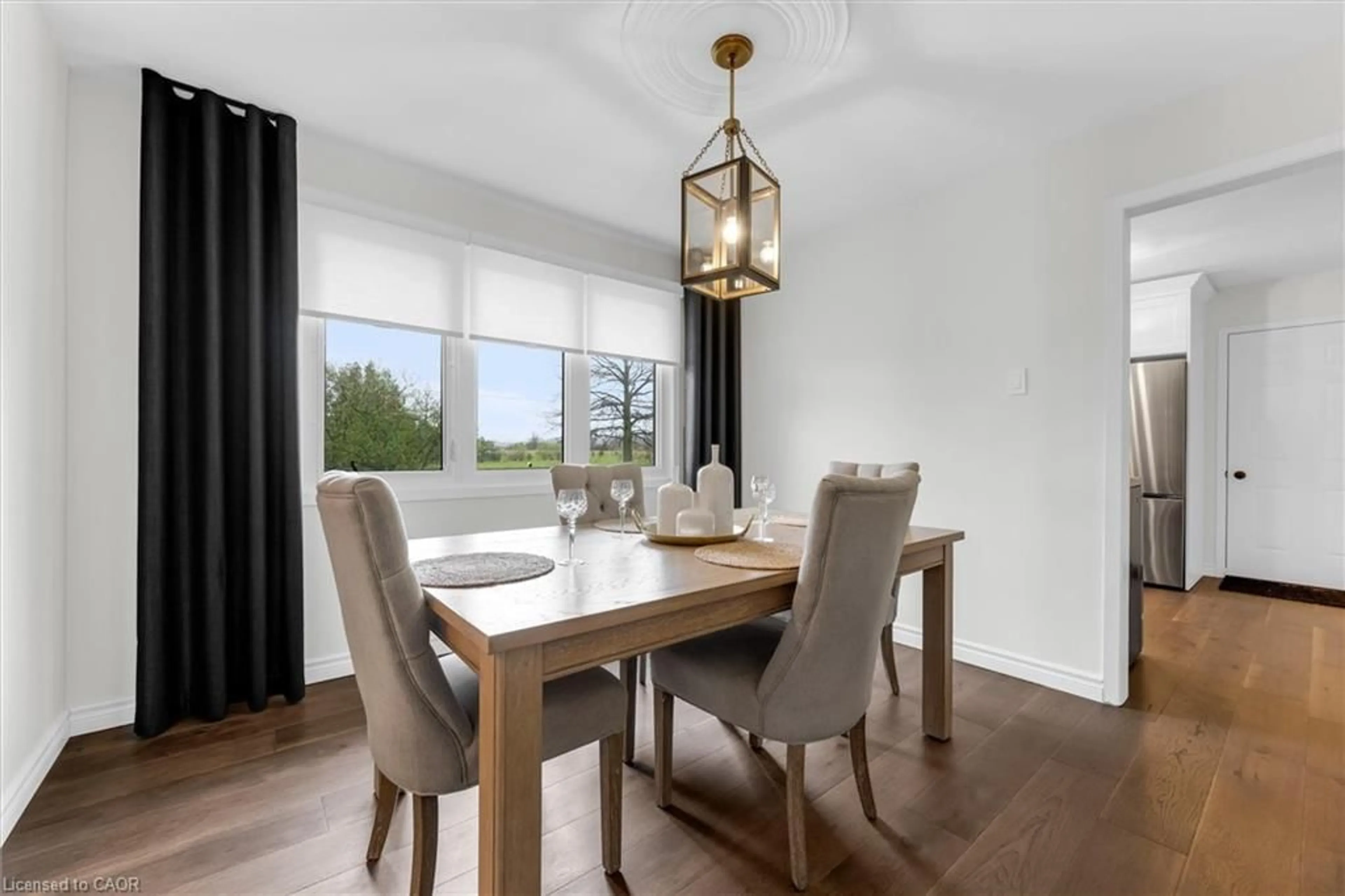 Dining room, wood/laminate floor for 698 Concession Road 6, Niagara-on-the-Lake Ontario L0S 1J9