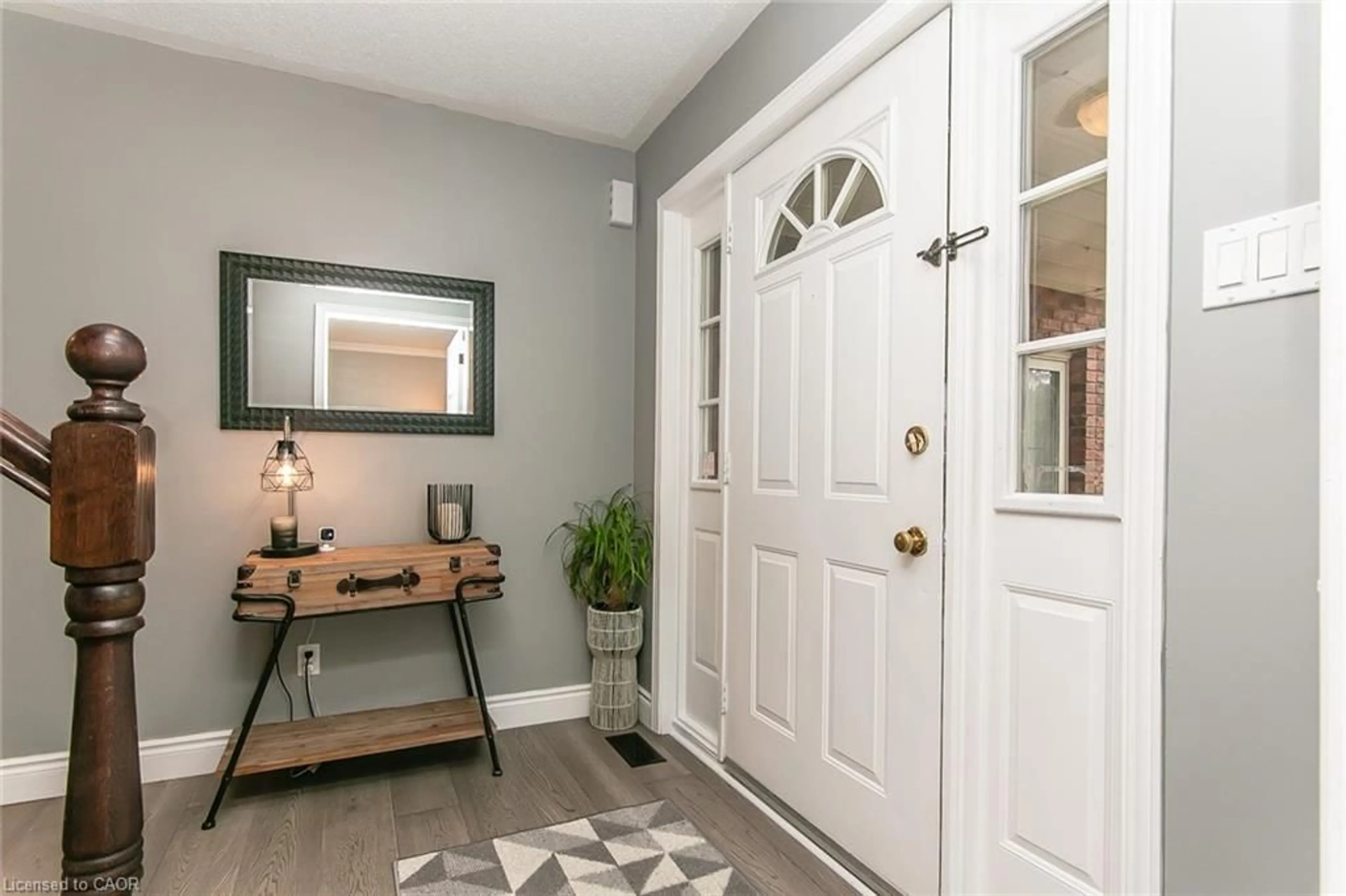 Indoor entryway for 1774 Old Mill Rd, Kitchener Ontario N2P 1Z5