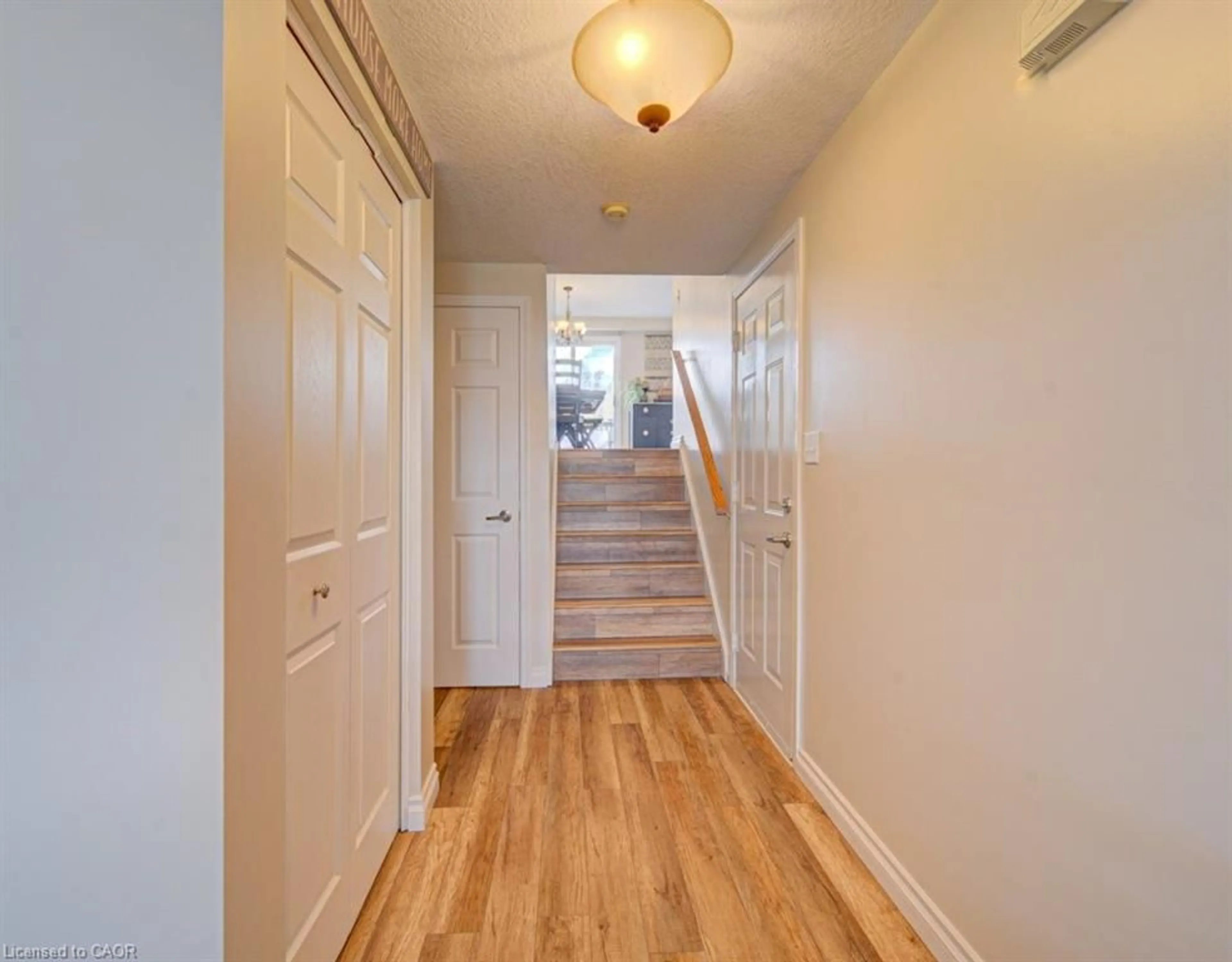 Indoor entryway for 7 Red Clover Cres, Kitchener Ontario N2E 4G9