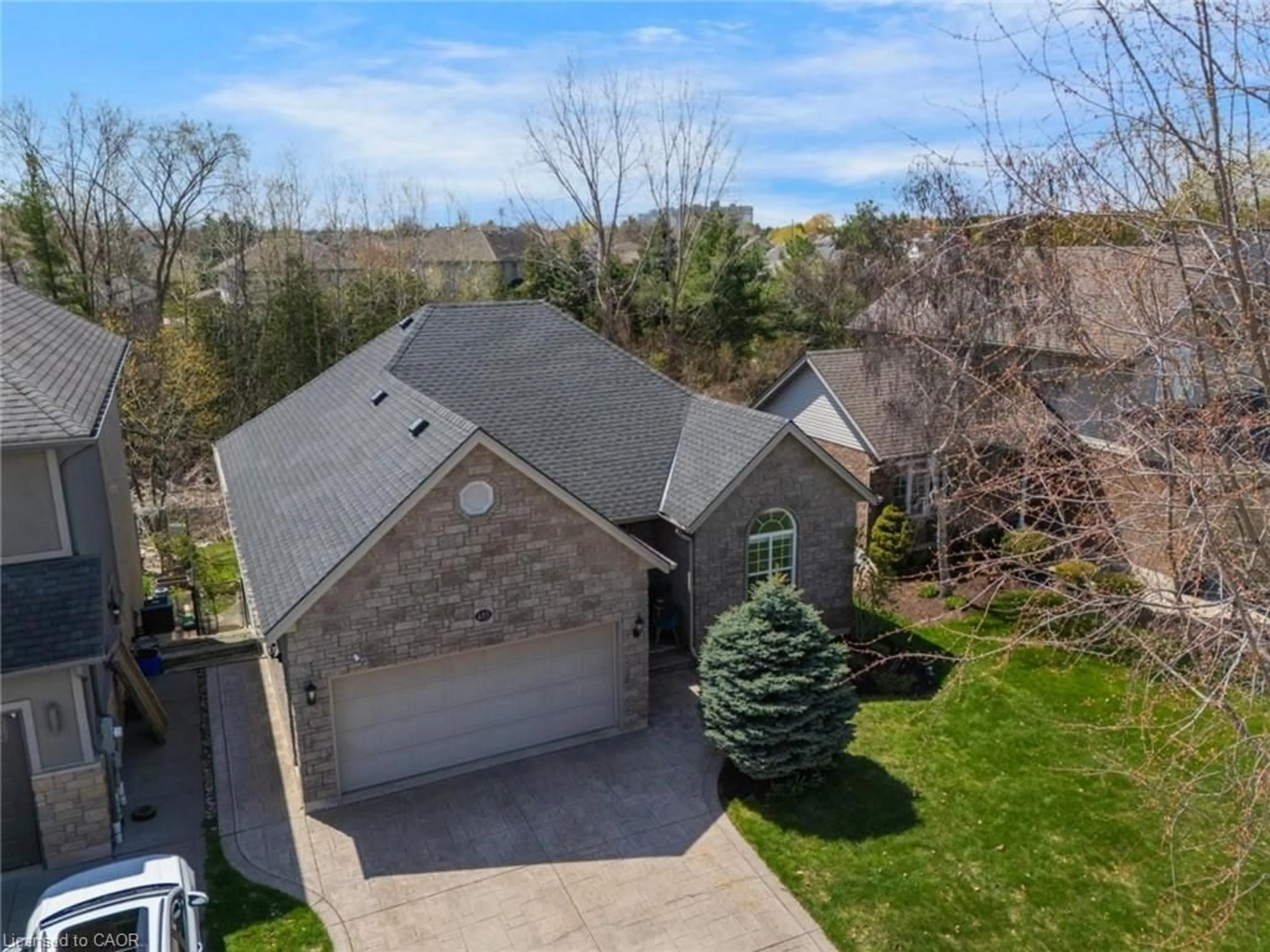 A pic from outside/outdoor area/front of a property/back of a property/a pic from drone, street for 483 Parrott Pl, Woodstock Ontario N4T 1V8
