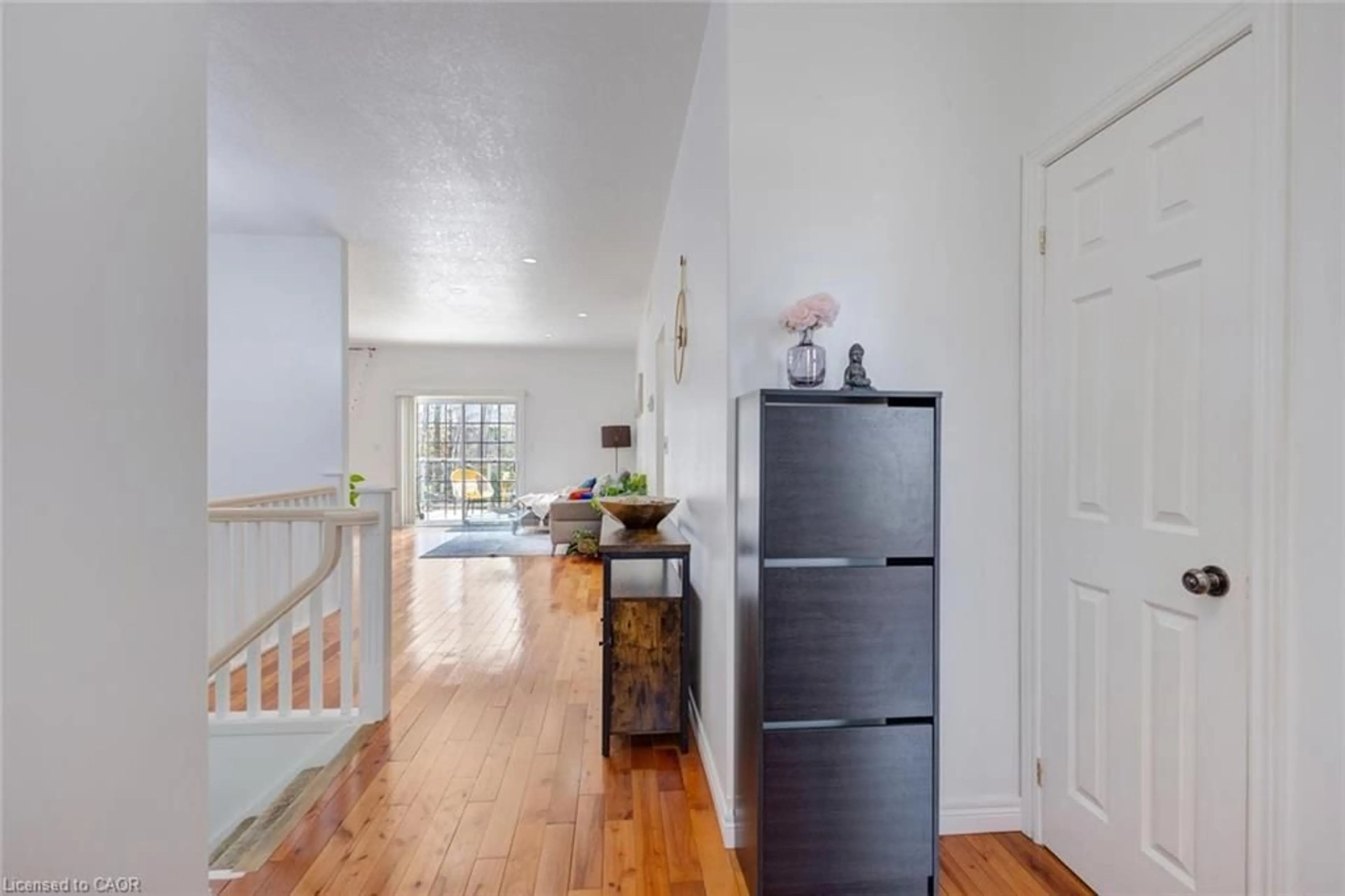 Indoor foyer for 483 Parrott Pl, Woodstock Ontario N4T 1V8