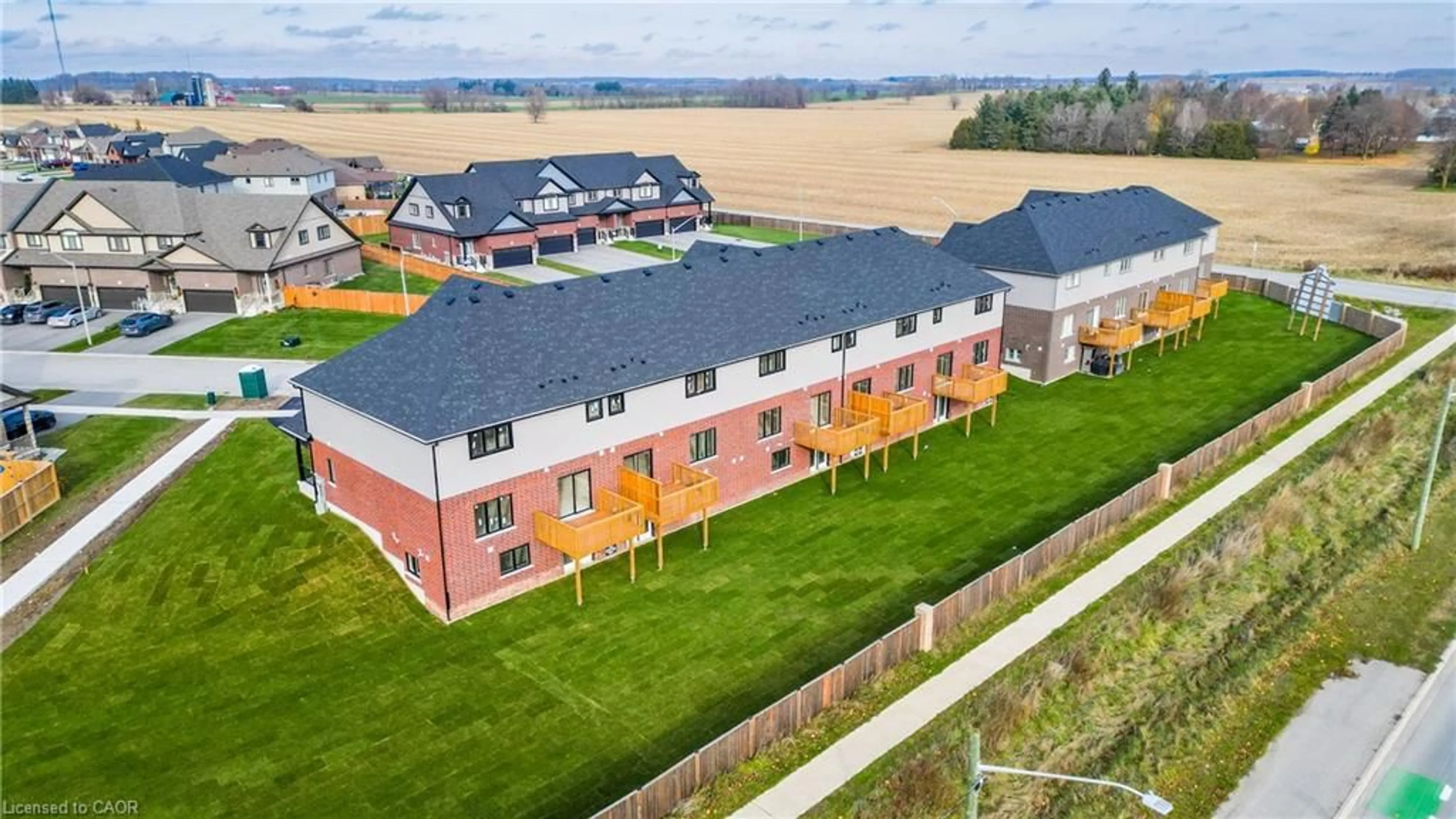 A pic from outside/outdoor area/front of a property/back of a property/a pic from drone, building for 235 Applewood St, Plattsville Ontario N0J 1S0