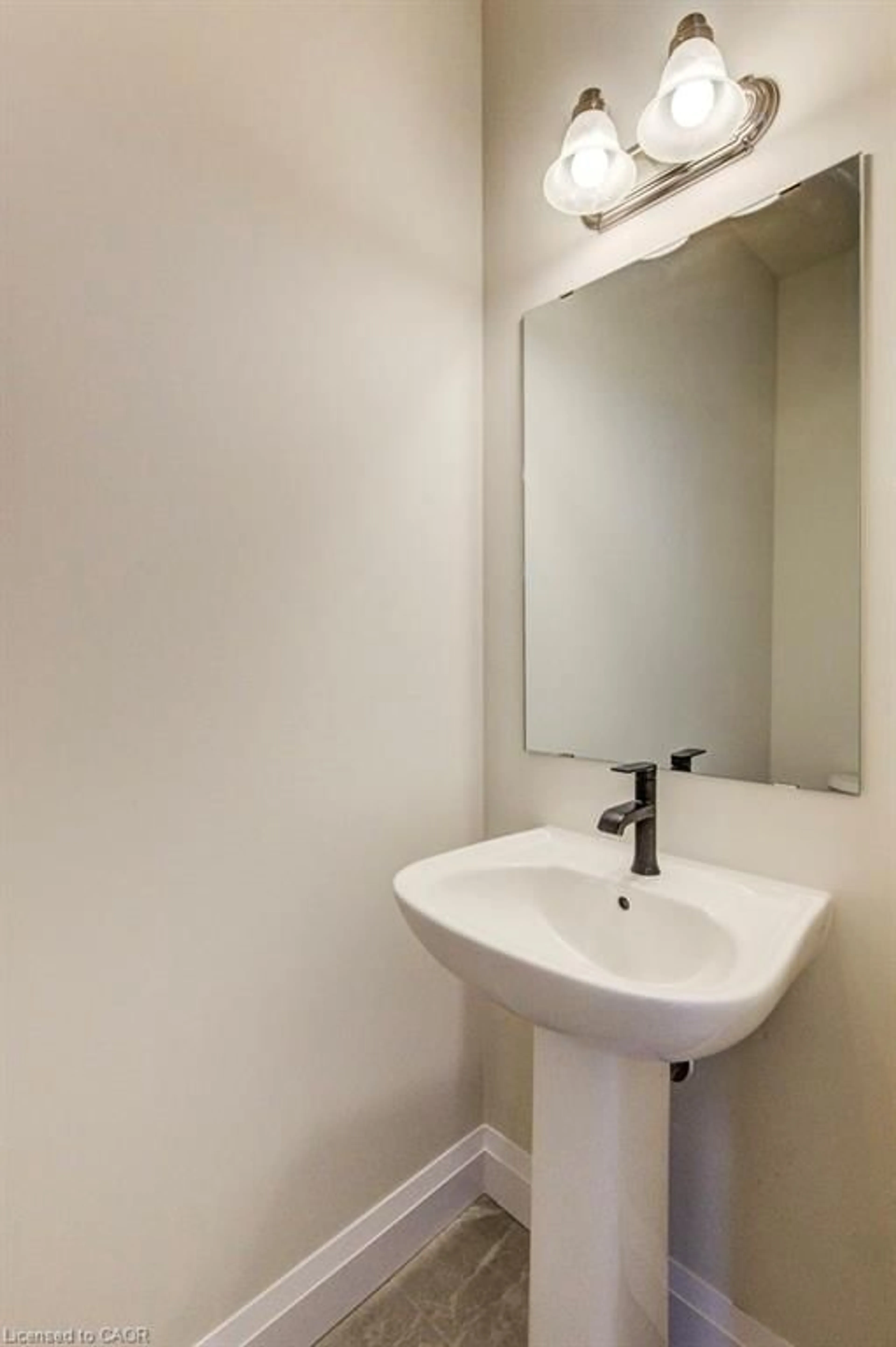 Standard bathroom, unknown for 235 Applewood St, Plattsville Ontario N0J 1S0