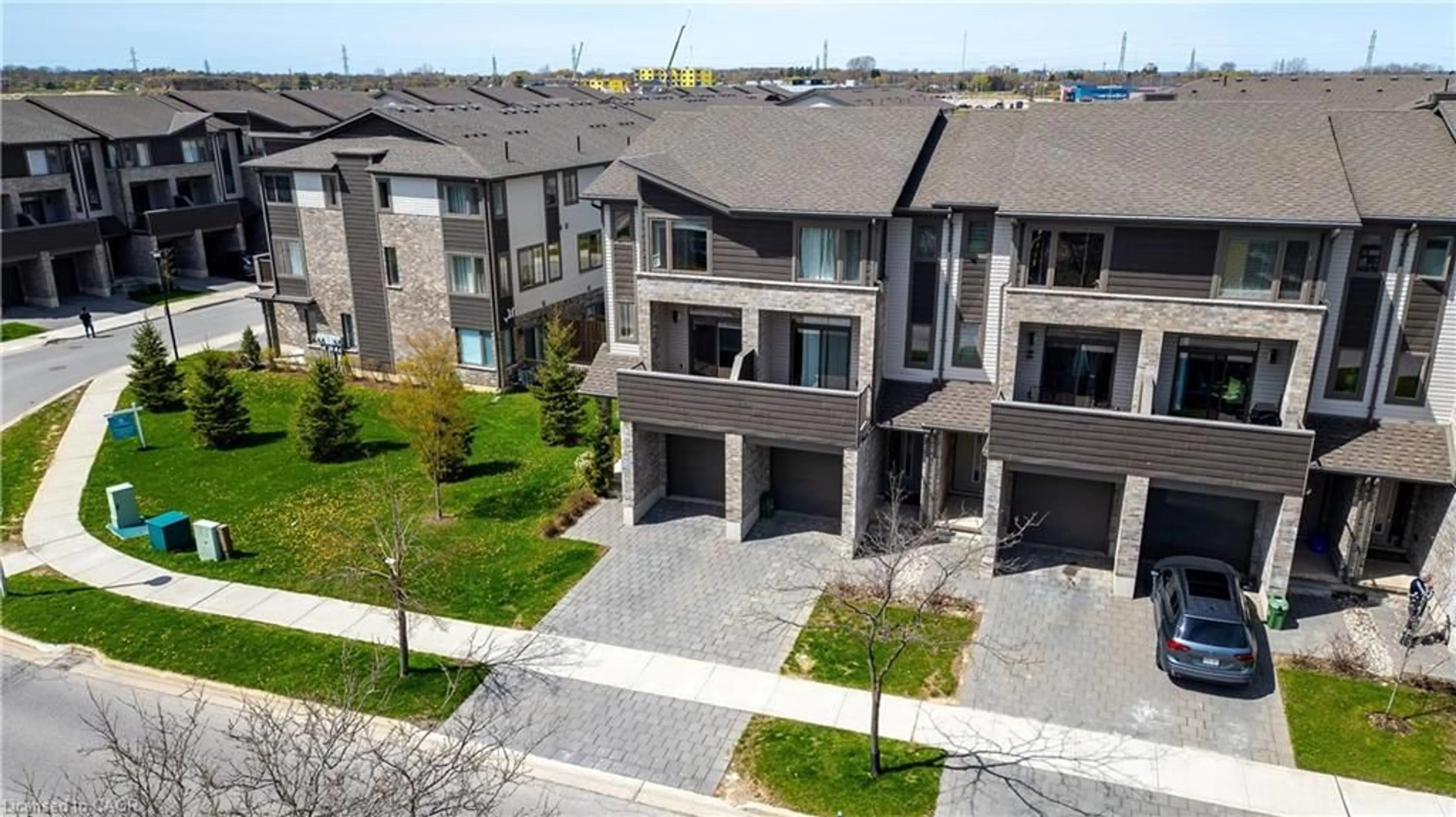 A pic from outside/outdoor area/front of a property/back of a property/a pic from drone, street for 2060 Meadowgate Blvd, London Ontario N6M 0H5