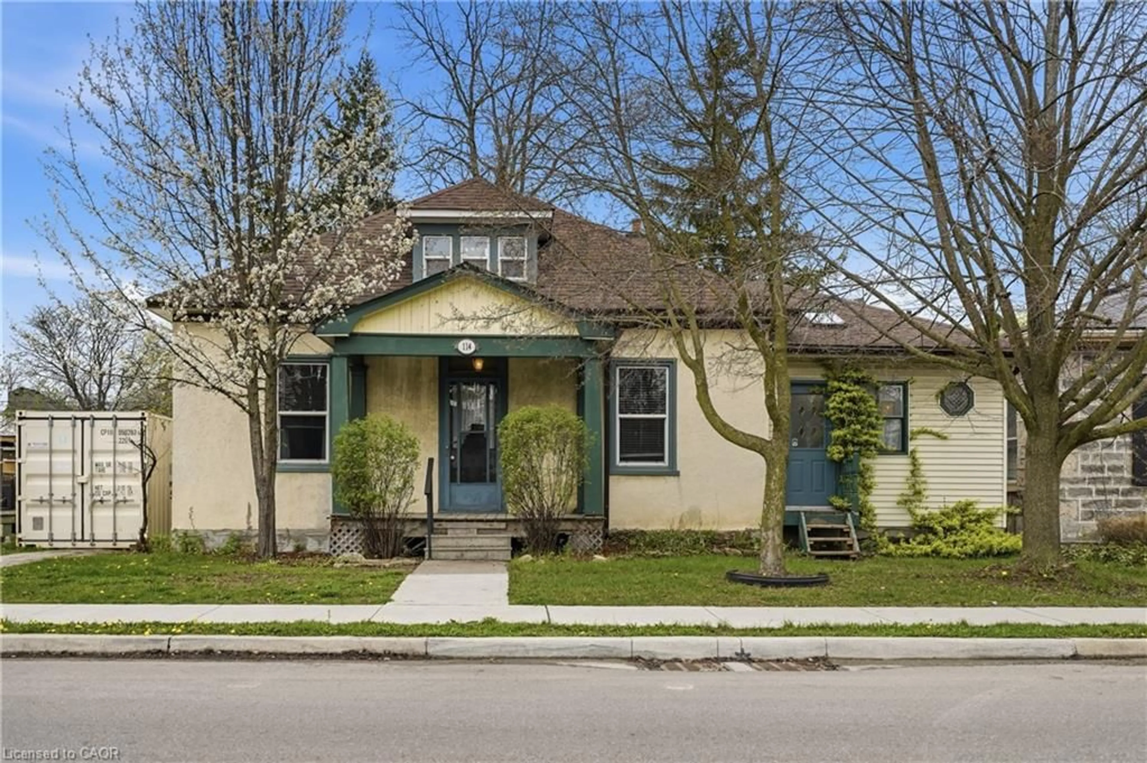 Home with brick exterior material, street for 114 Grand Ave, Cambridge Ontario N1S 2M2