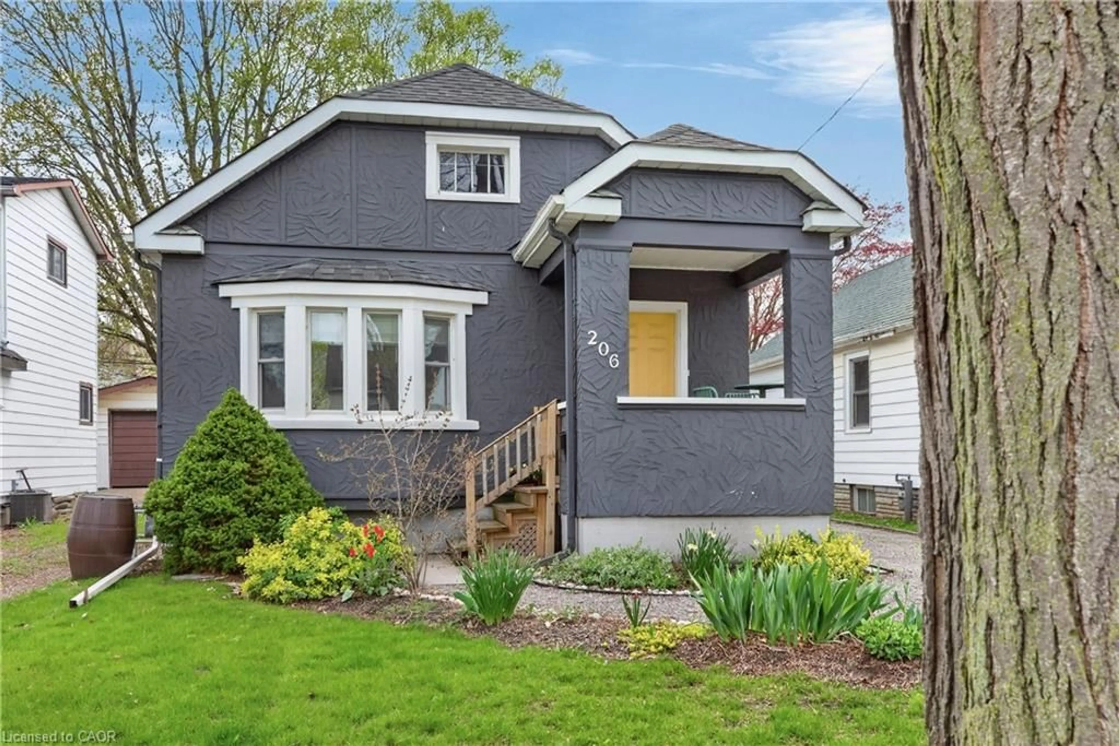 Home with brick exterior material, street for 206 York St, St. Catharines Ontario L2R 6G4