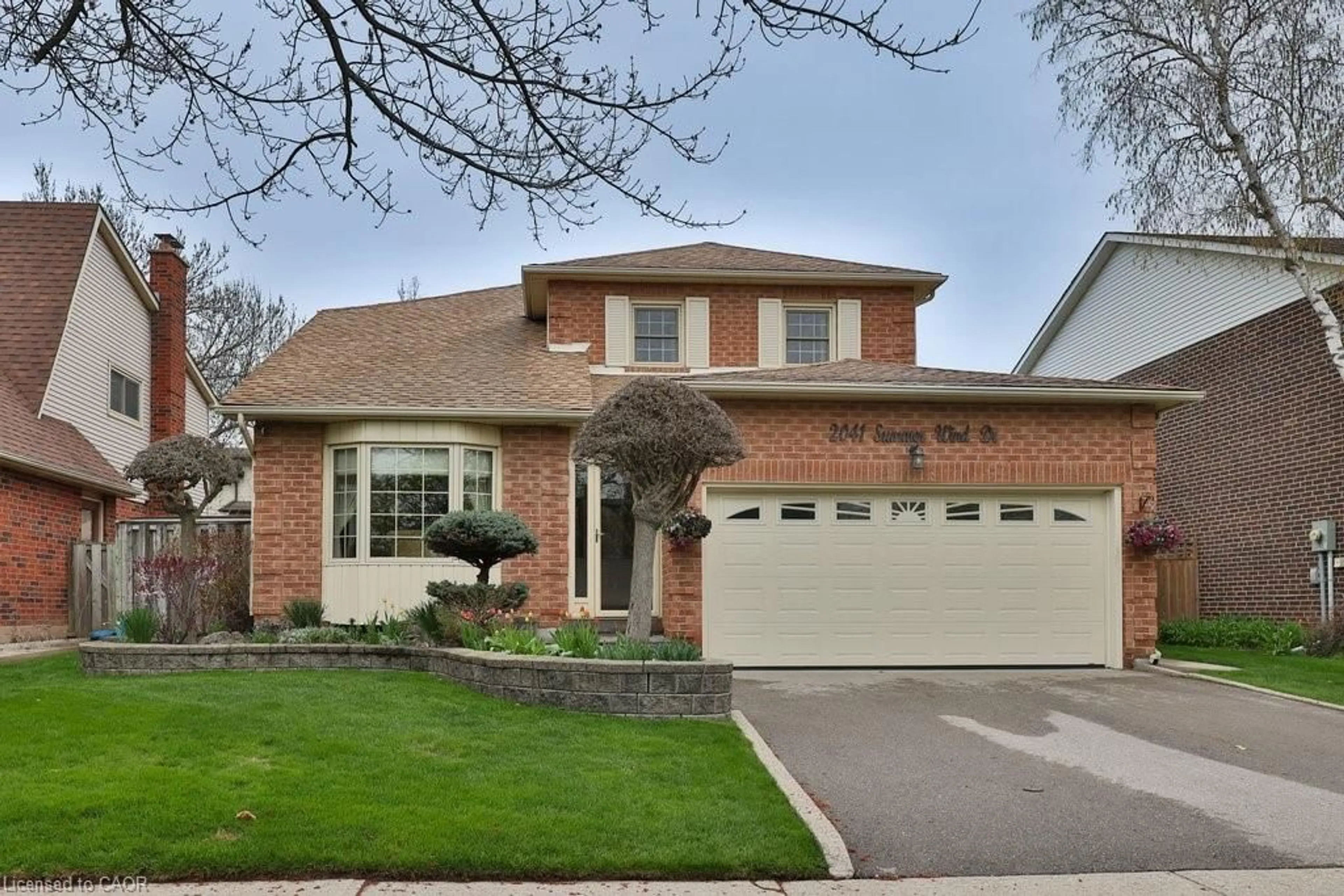 Home with brick exterior material, street for 2041 Summer Wind Dr, Burlington Ontario L7M 2V2