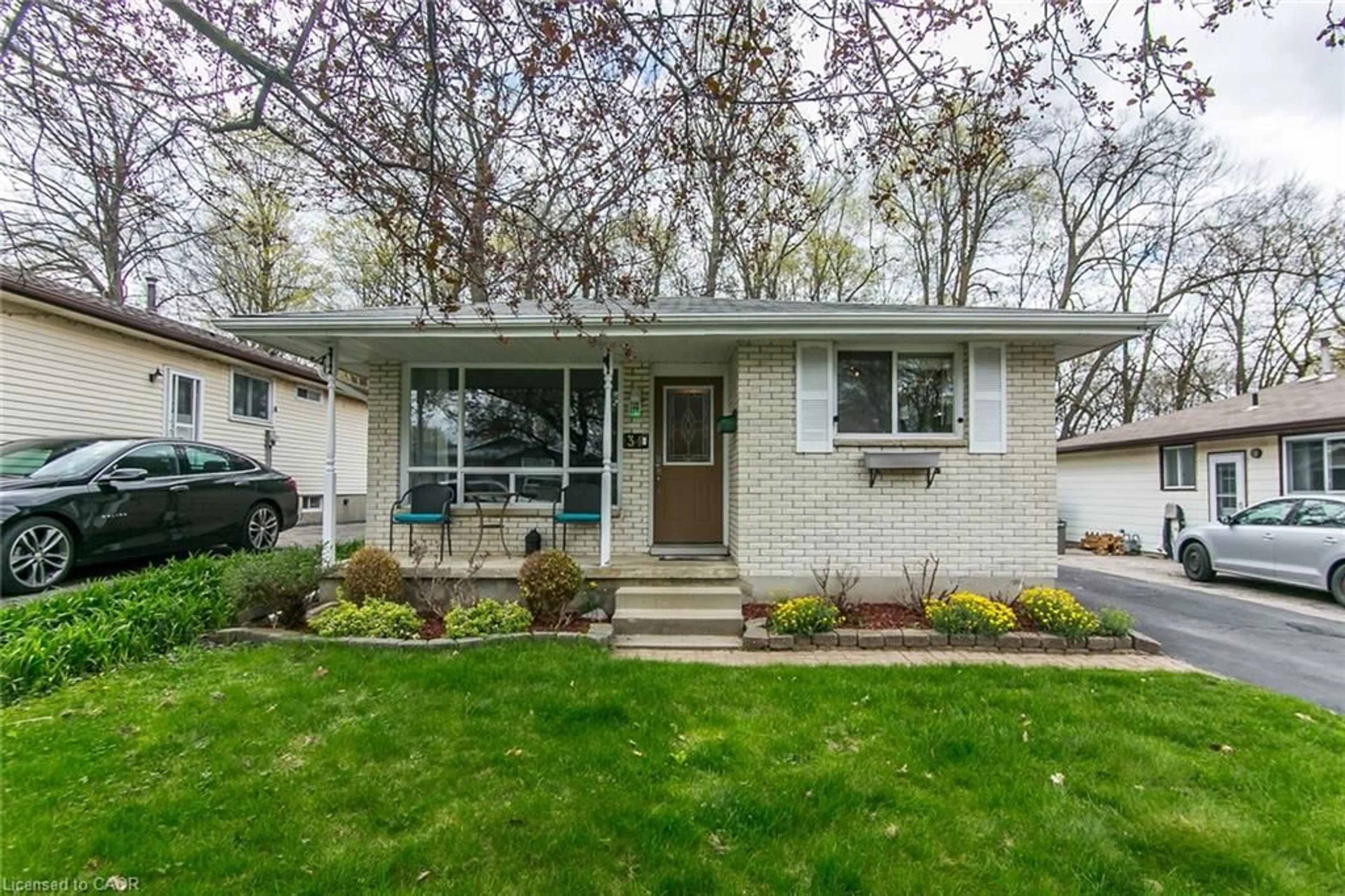 Home with vinyl exterior material, street for 34 Blackhorne Cres, Kitchener Ontario N2E 1T1