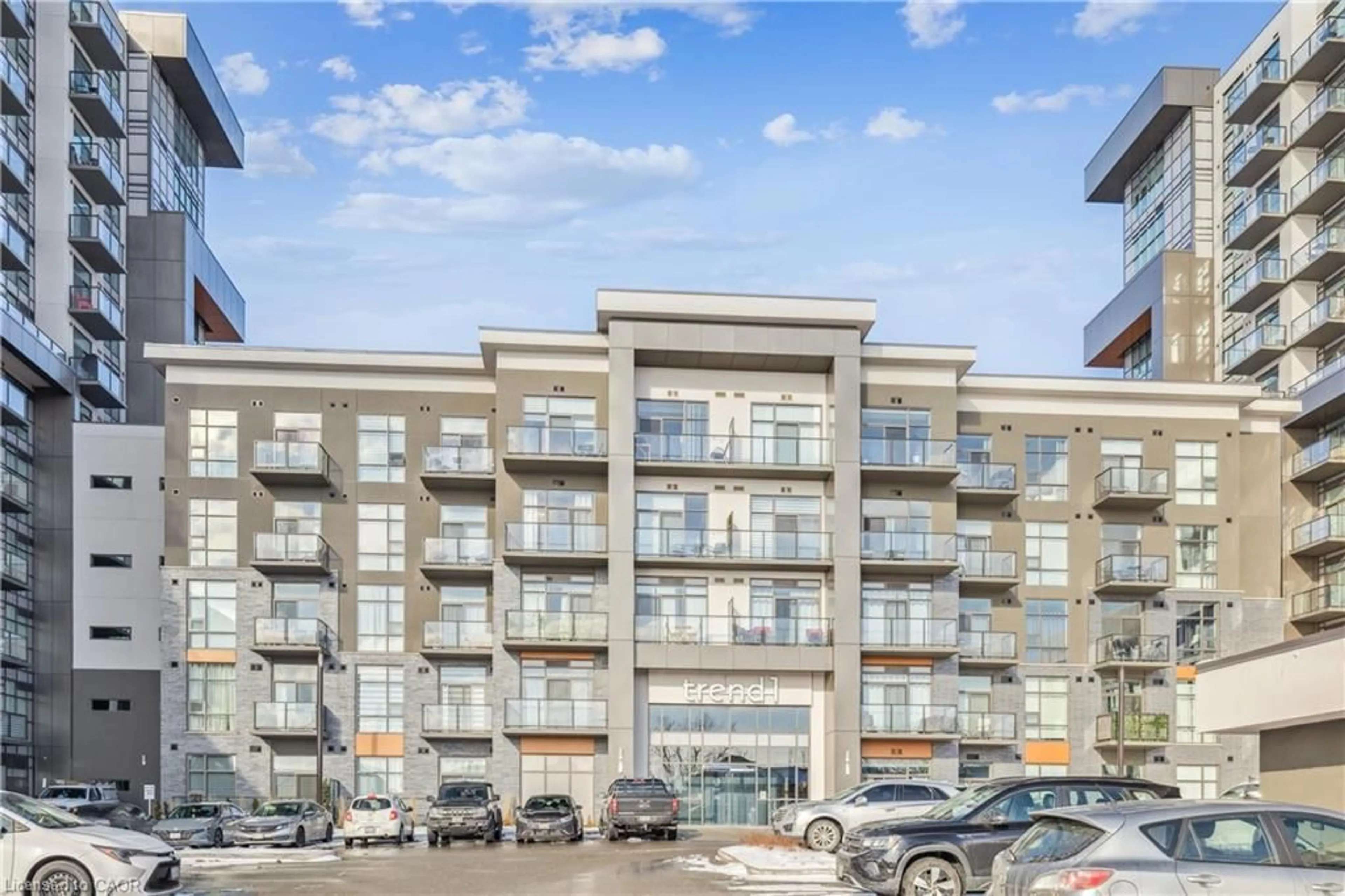 Patio, building for 450 Dundas St #115, Waterdown Ontario L8B 1Z2
