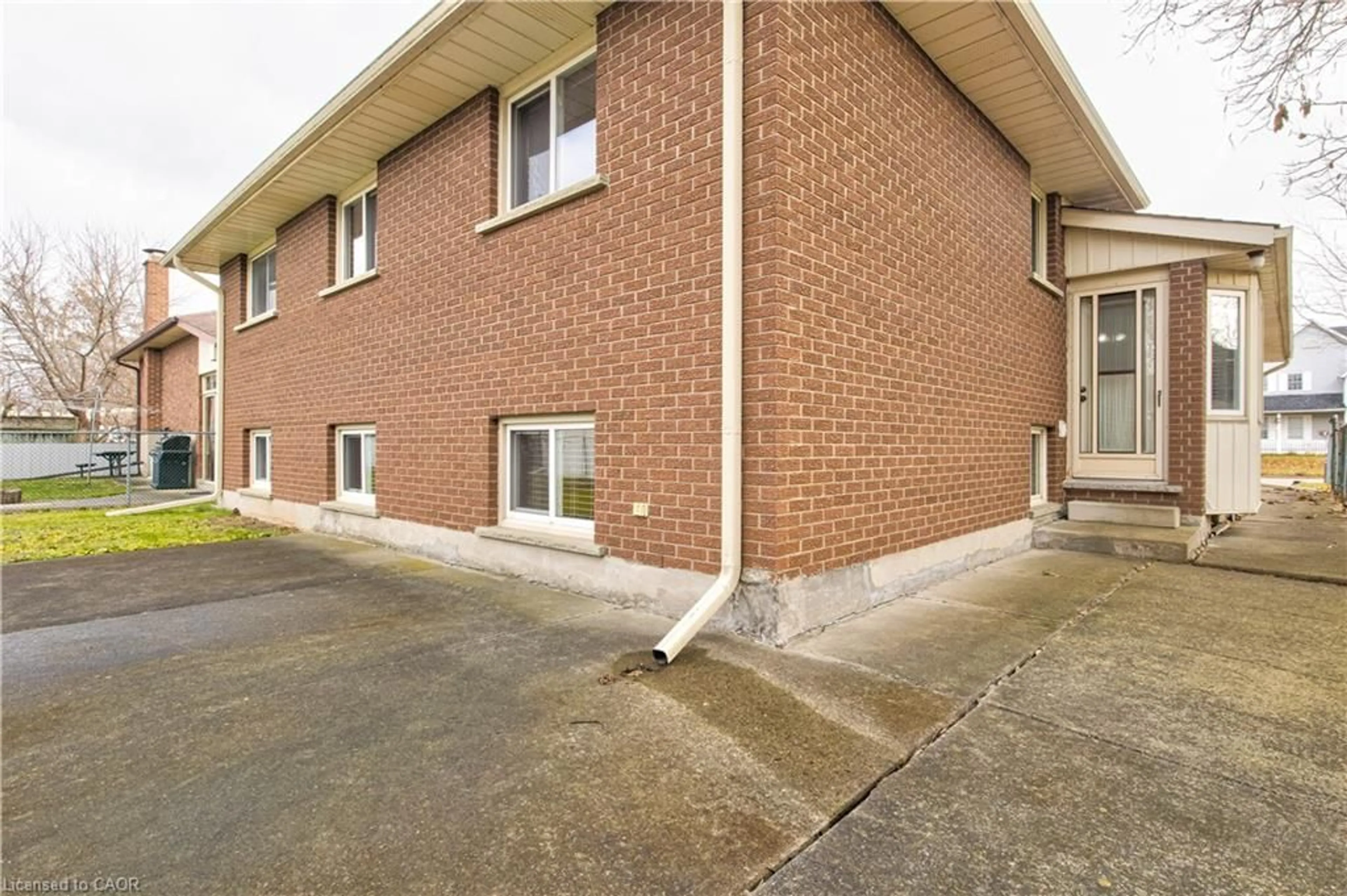 Patio, building for 67 Durham St, Kitchener Ontario N2P 1G5