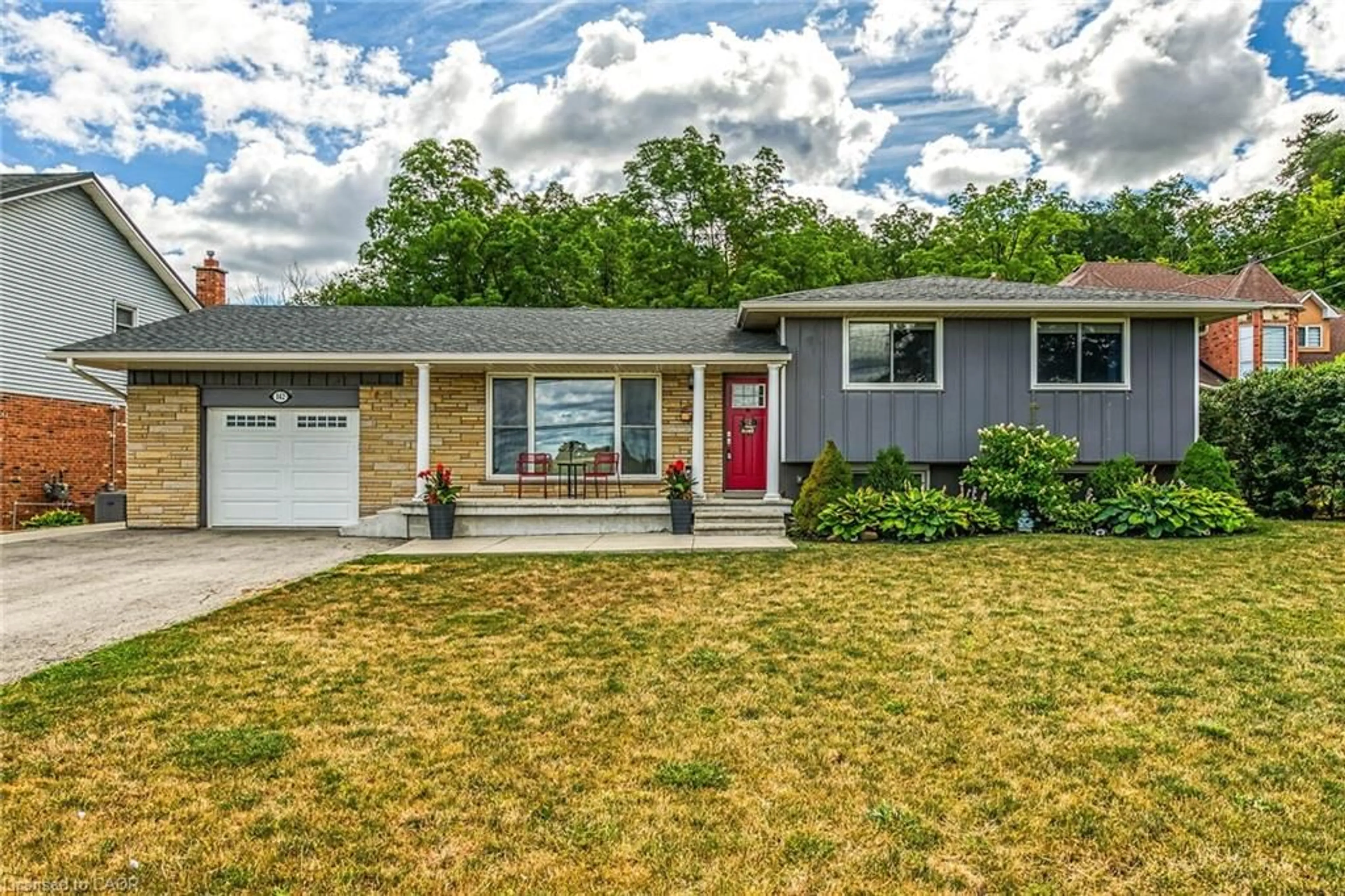 Home with vinyl exterior material, street for 142 Mcneilly Rd, Stoney Creek Ontario L8E 5J1