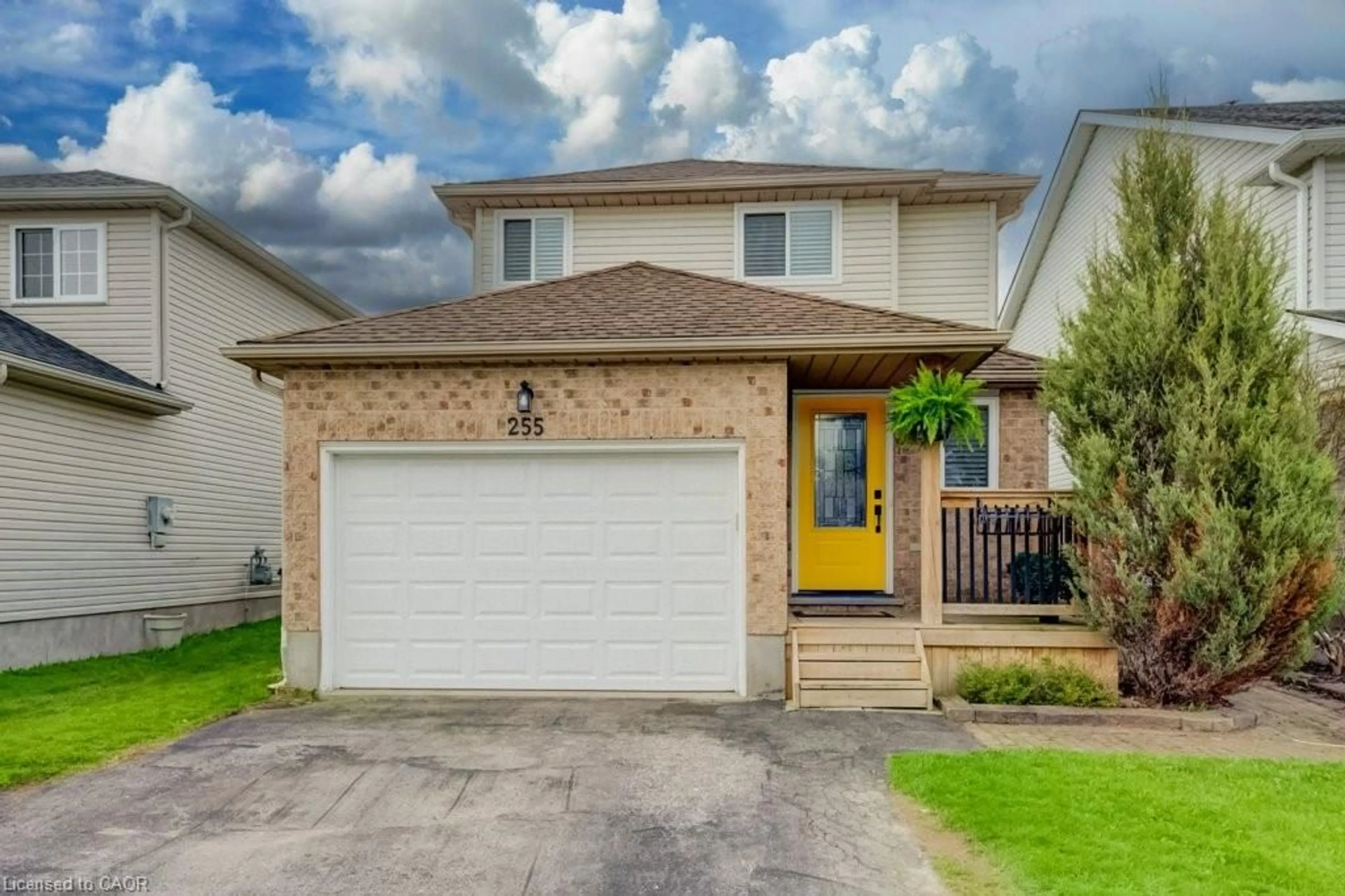 Home with vinyl exterior material, street for 255 Highbrook Cres, Kitchener Ontario N2E 3P6